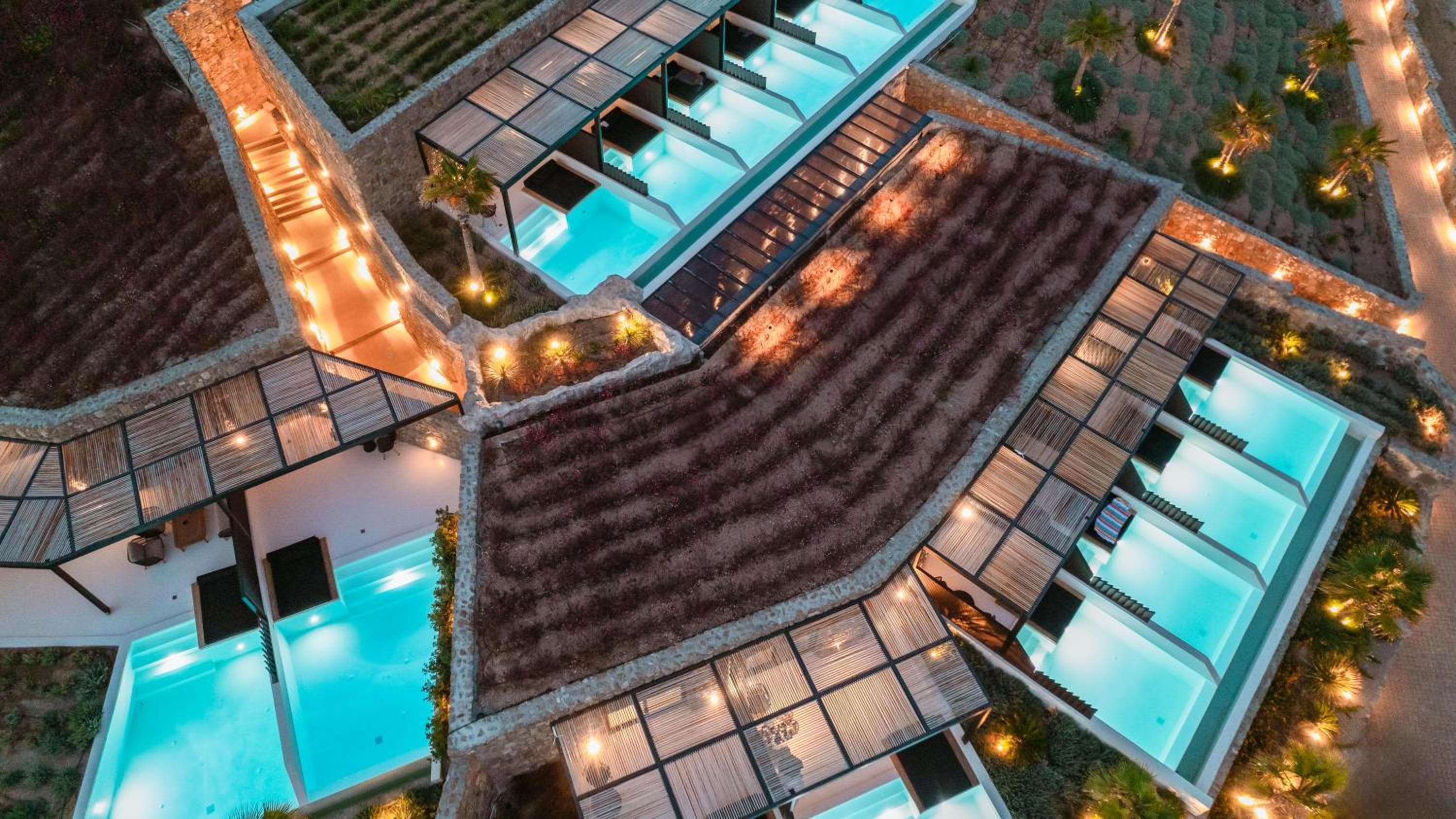 Ftelia Black Villas