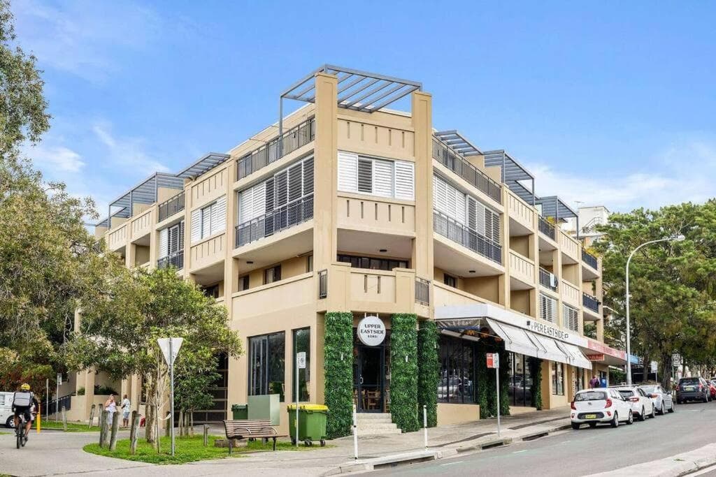 Sunny Large Bondi Studio -Lift-Parking-Balcony-AC