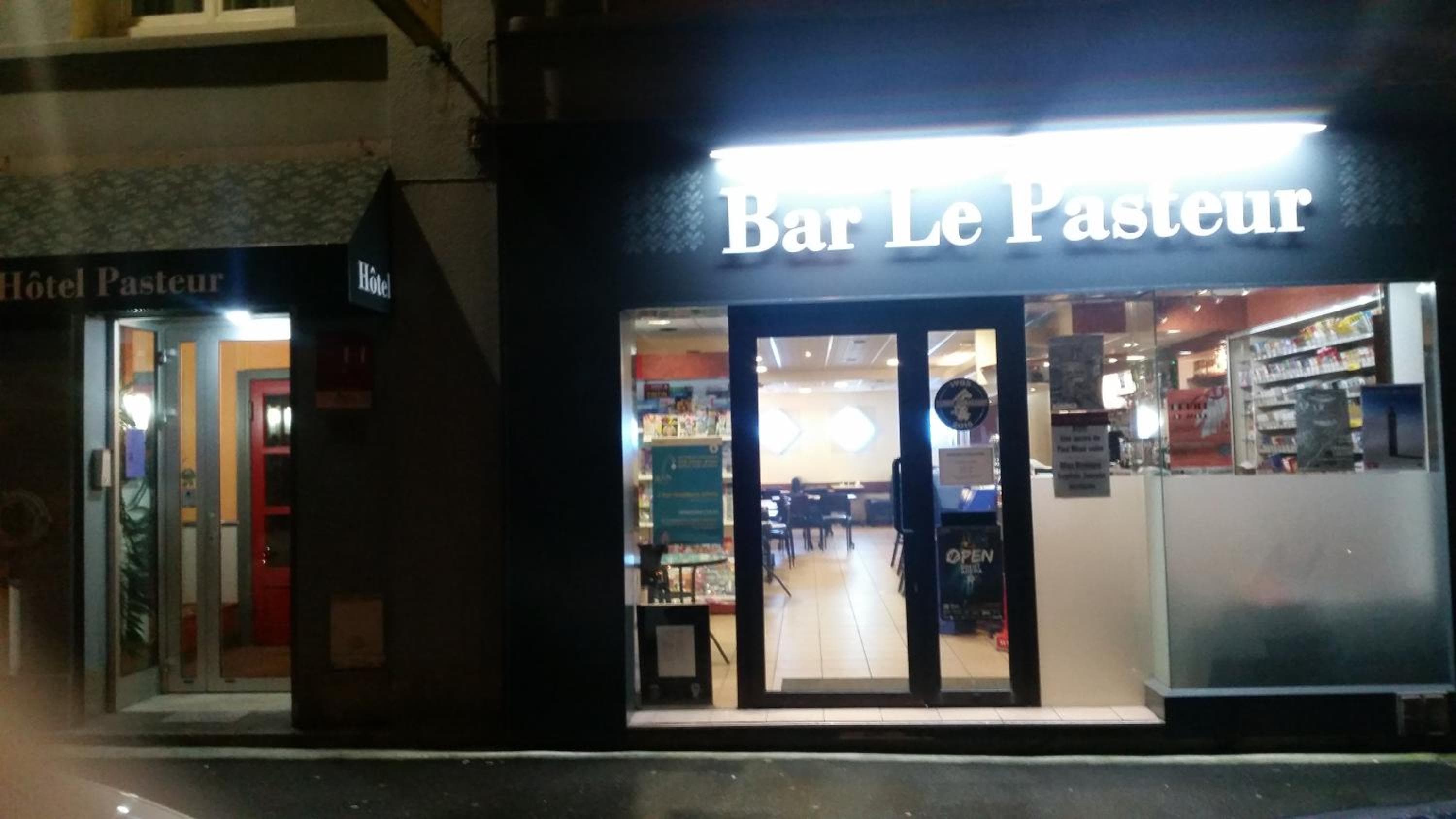2 et demi au centre économique de la ville