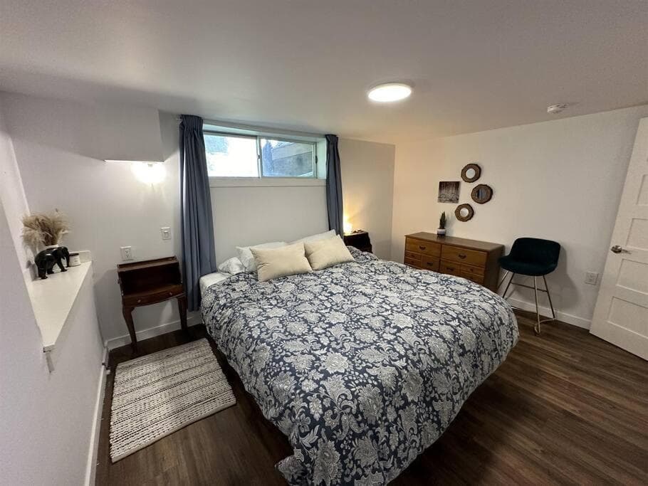 STAY IN SARNIA - Milne Mansion - Souterrain Apartment