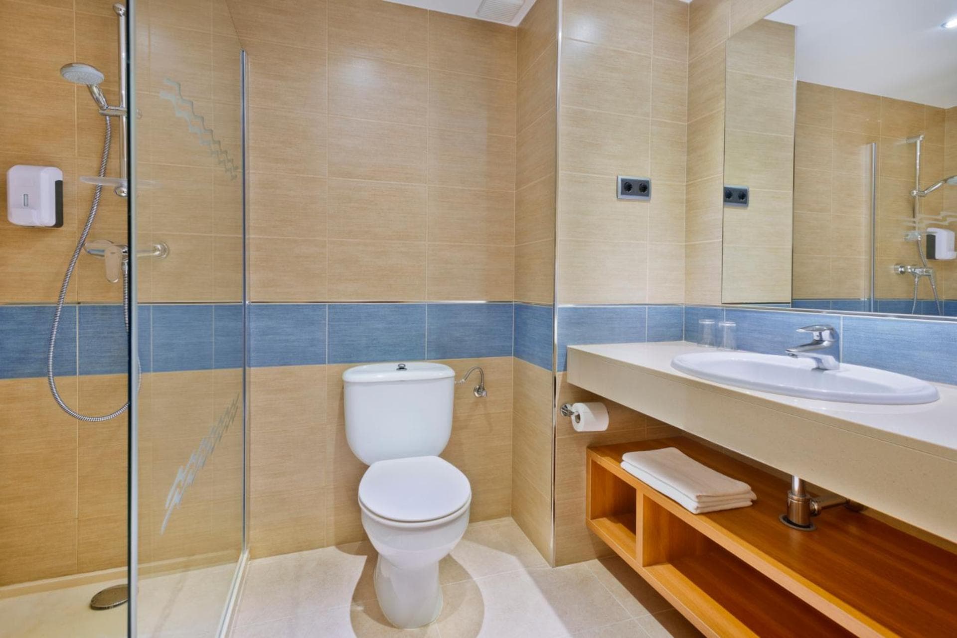 Caprici Beach Hotel & Spa