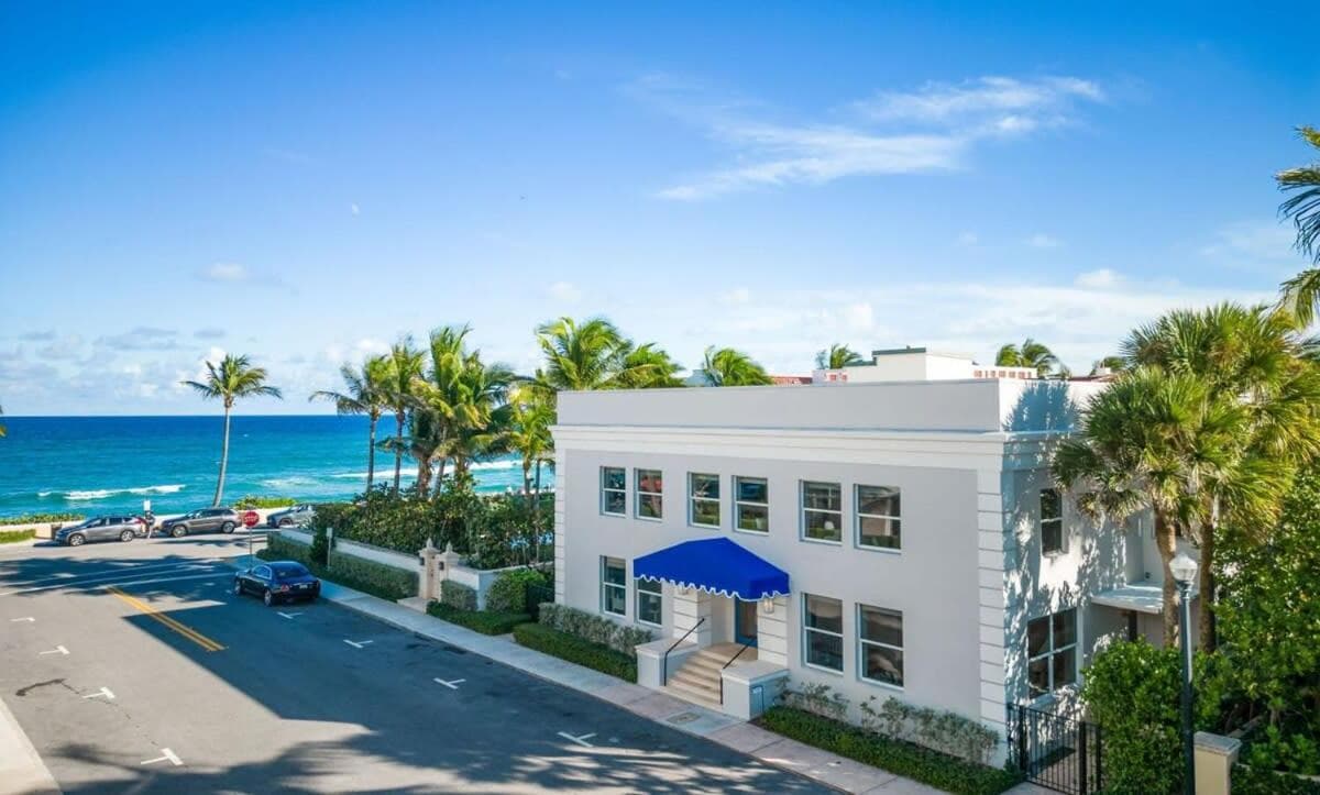 Boutique condo w oceanfront & concierge