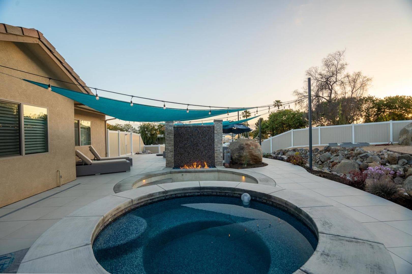 Modern Paradise of East County-4BR-Jacuzzi