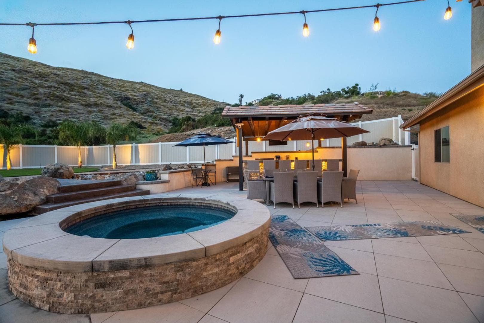 Modern Paradise of East County-4BR-Jacuzzi