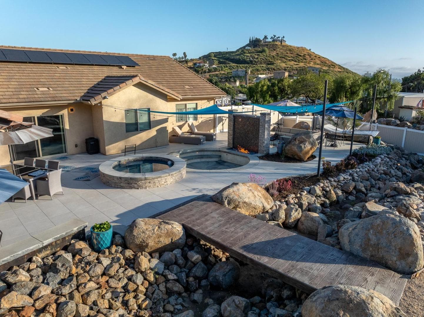 Modern Paradise of East County-4BR-Jacuzzi