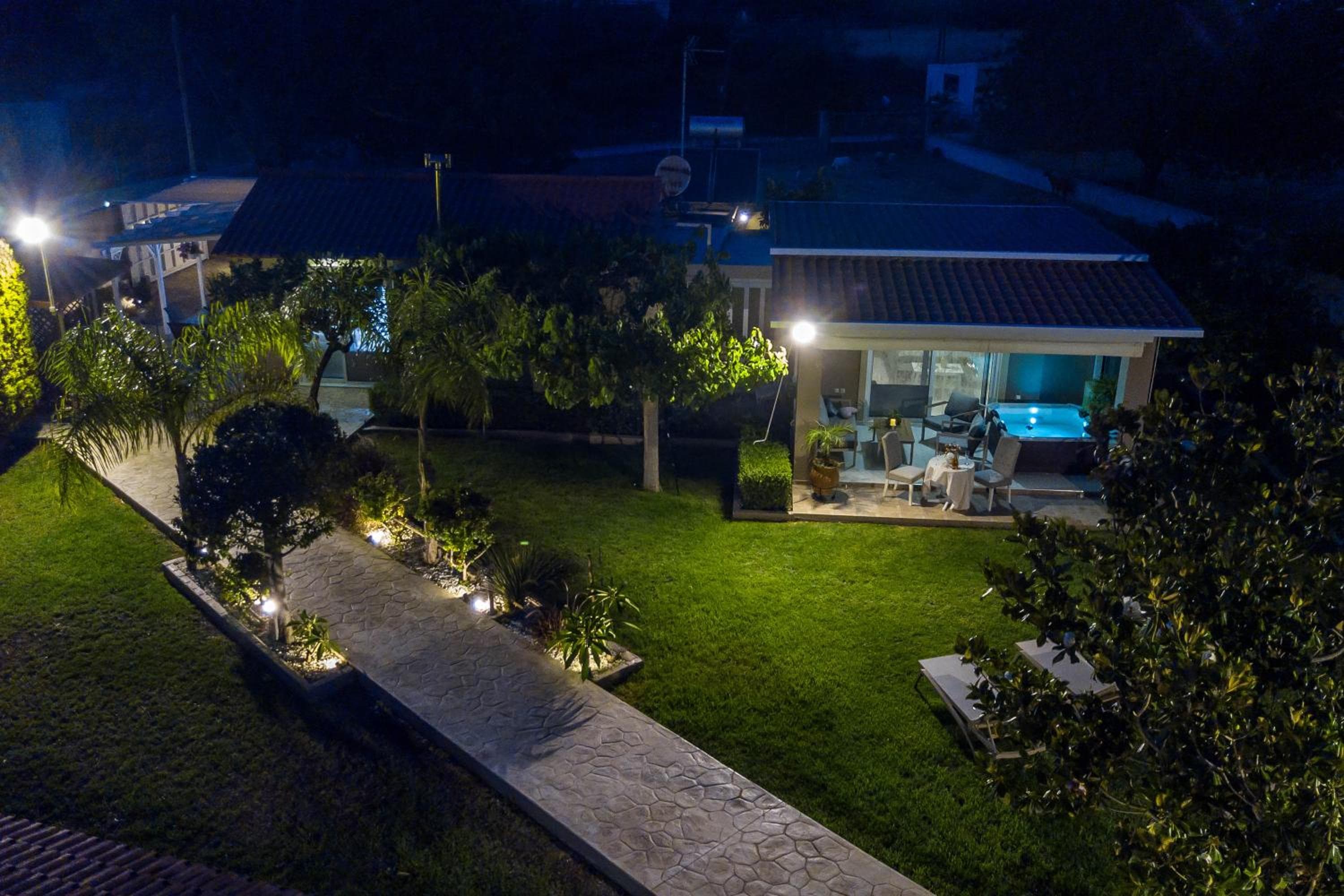 Sea Breeze & Nature villa, with heated pool and garden retreat
