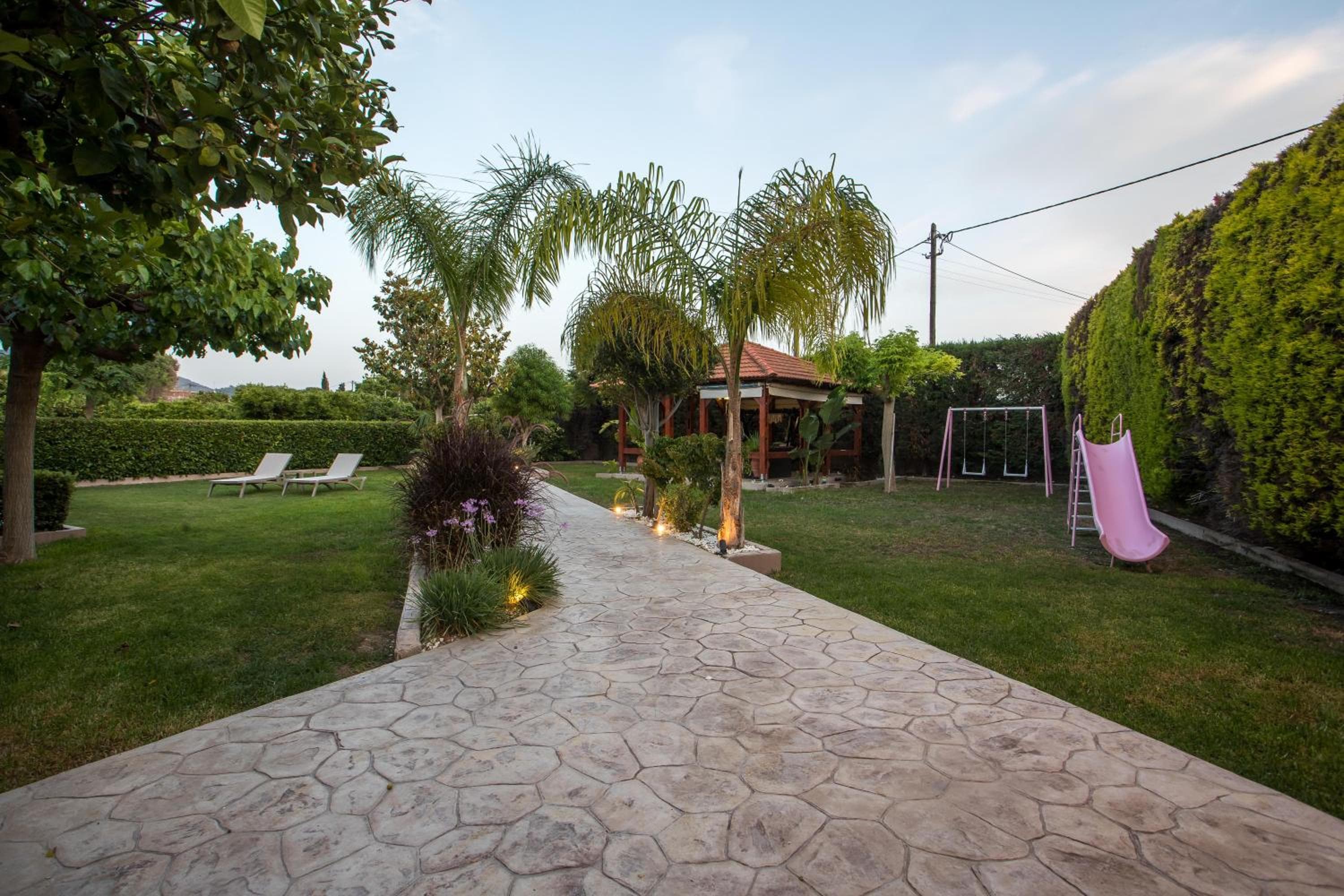 Sea Breeze & Nature villa, with heated pool and garden retreat