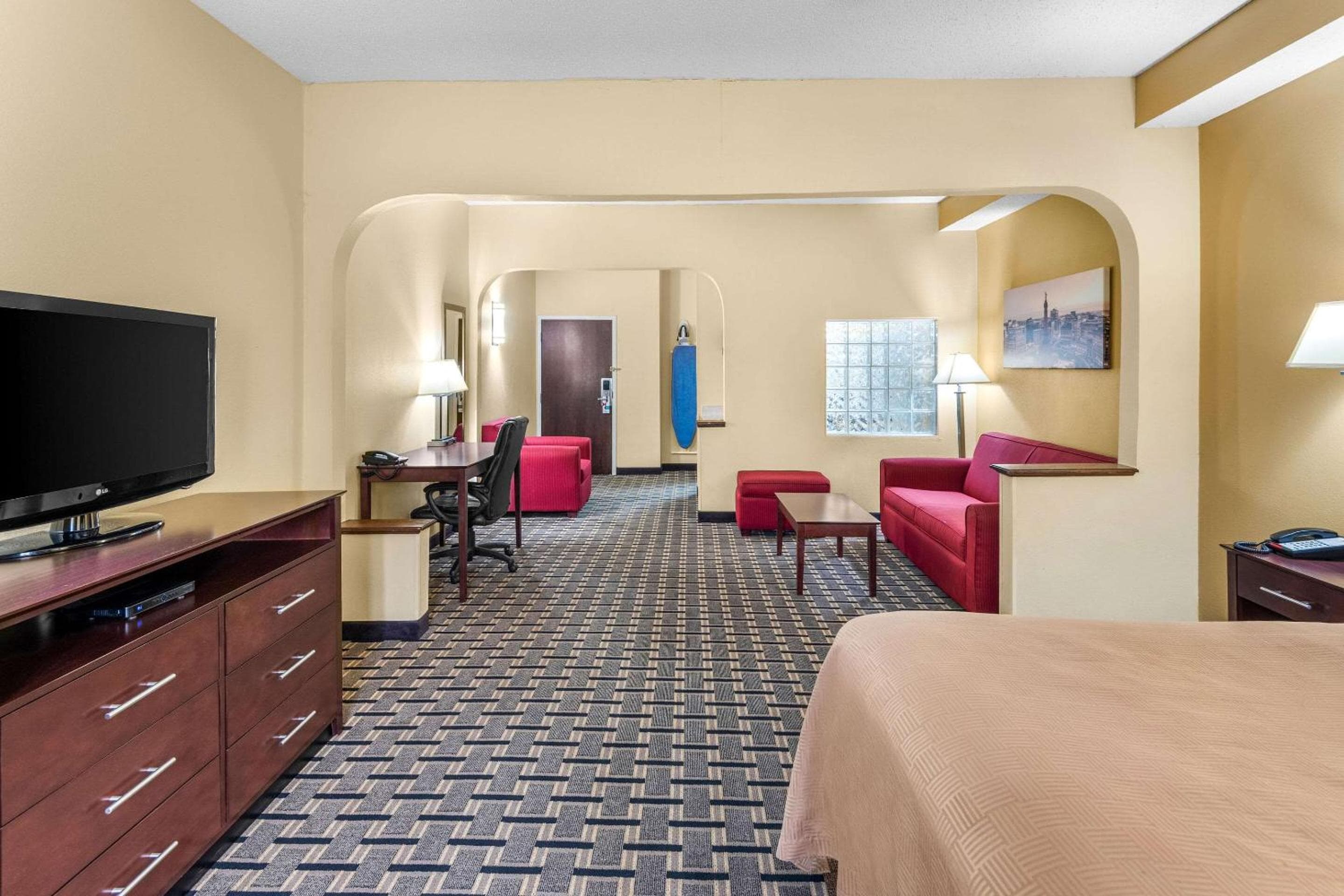 Clarion Inn & Suites Indianapolis Northwest