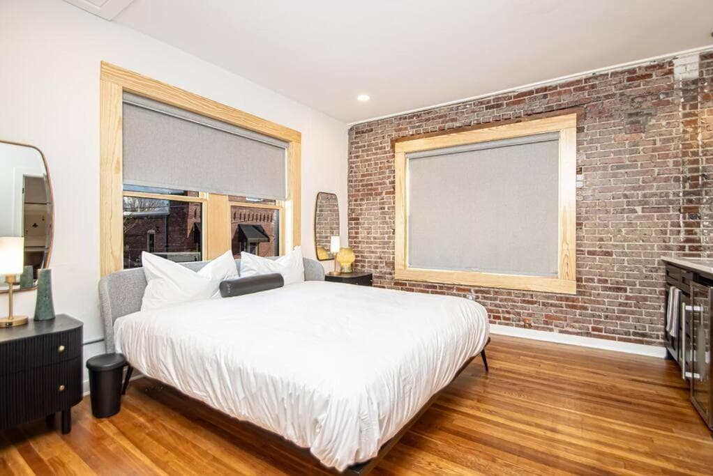 Steps to Bathhouses, Historic Downtown Apartment Room # 201