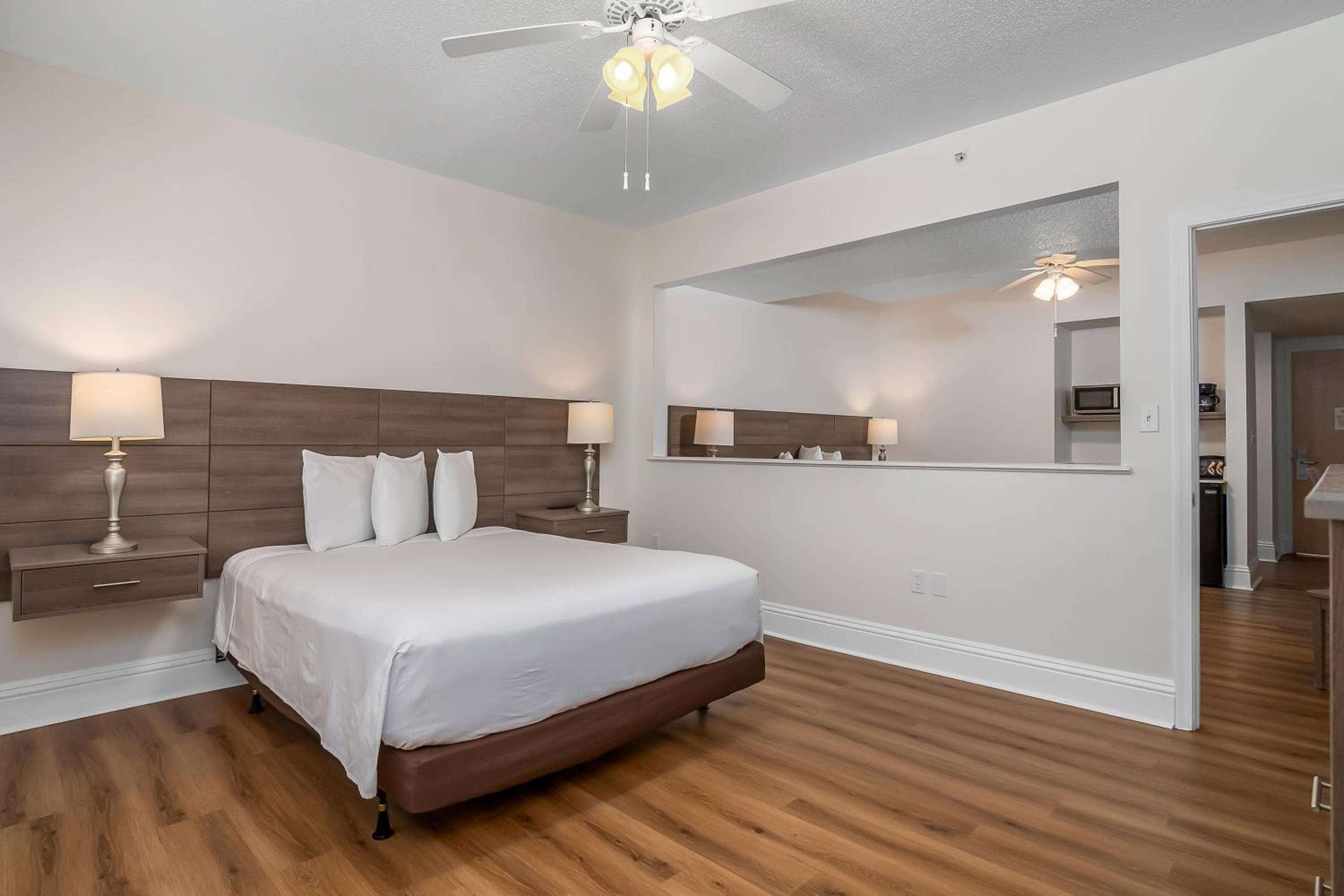 Naples Park Central Hotel