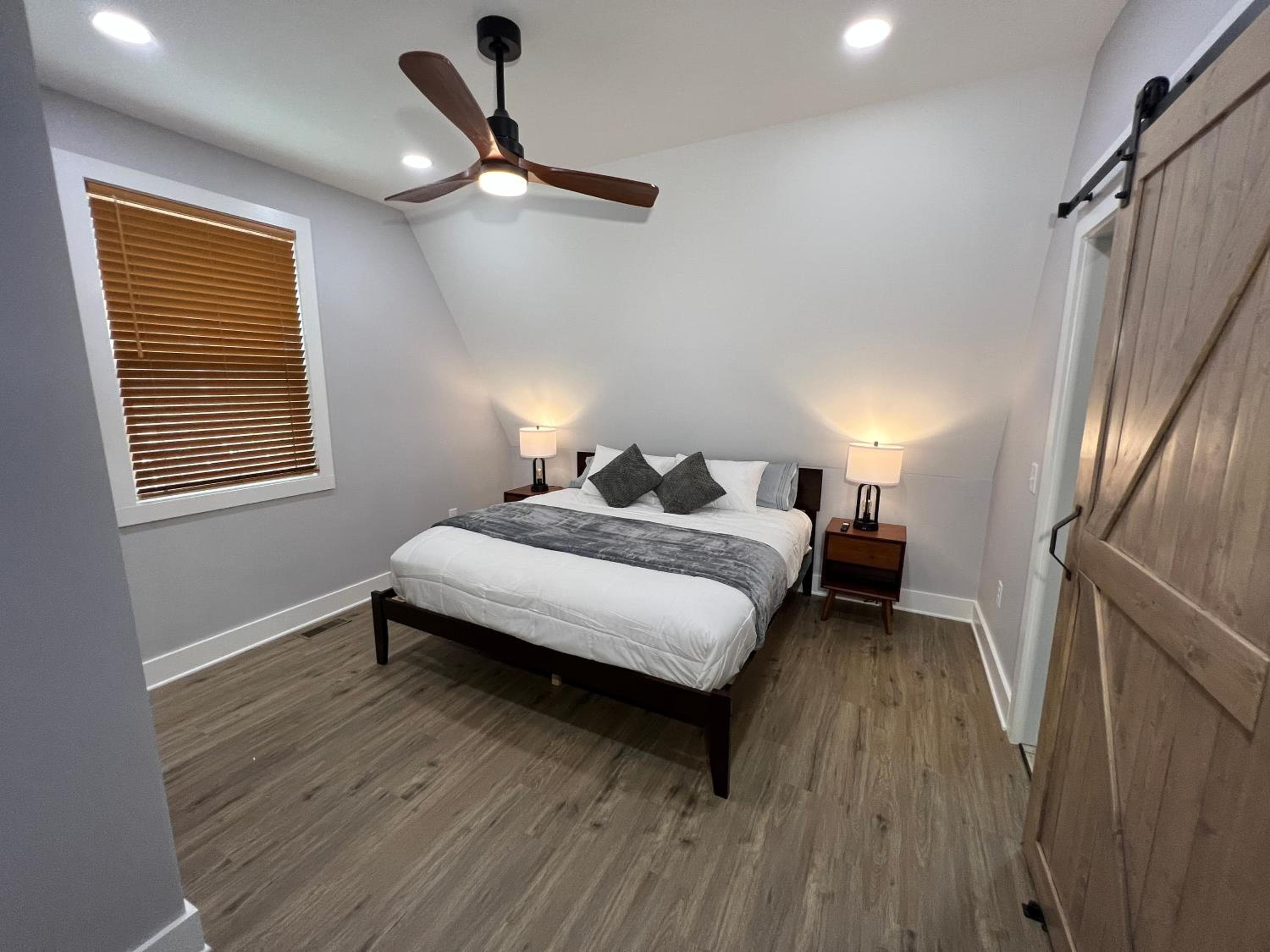 Lakefront Keowee Luxury Cottages 129