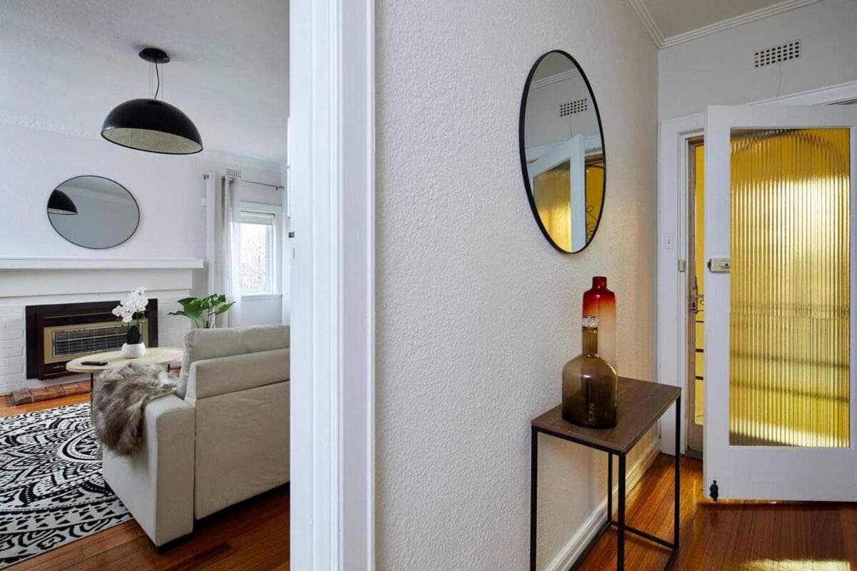 1 Bedroom Art Deco Apt With Study