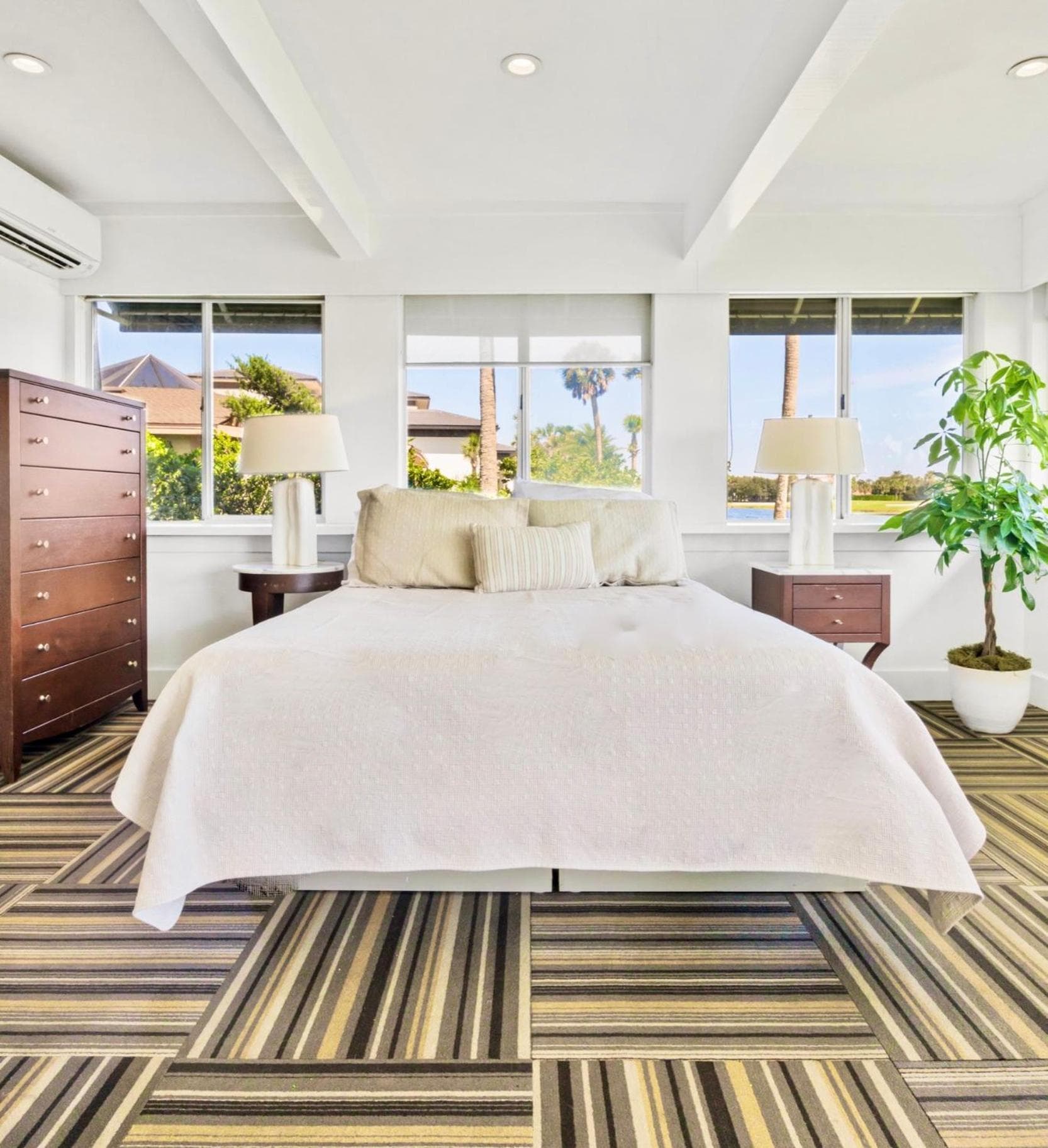 The Spacious Beach House within 5-minutes walk to Ponte Vedra Beach, close Mayo Clinic, and TPC Sawgrass