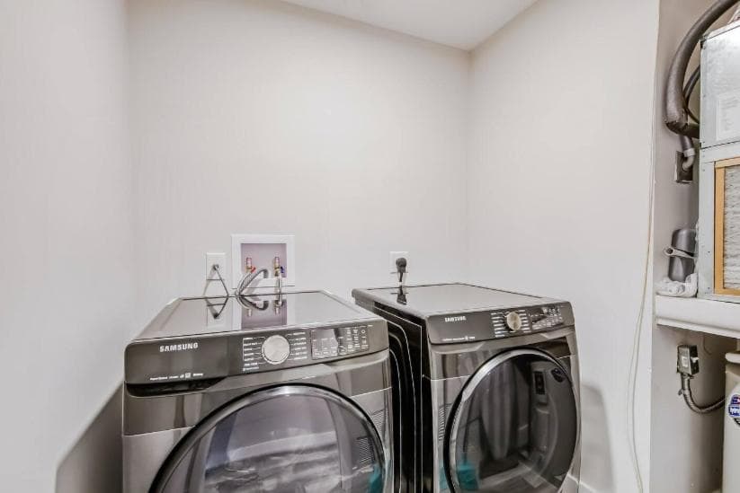 Dog friendly condo with beach access, hot tub & firepit