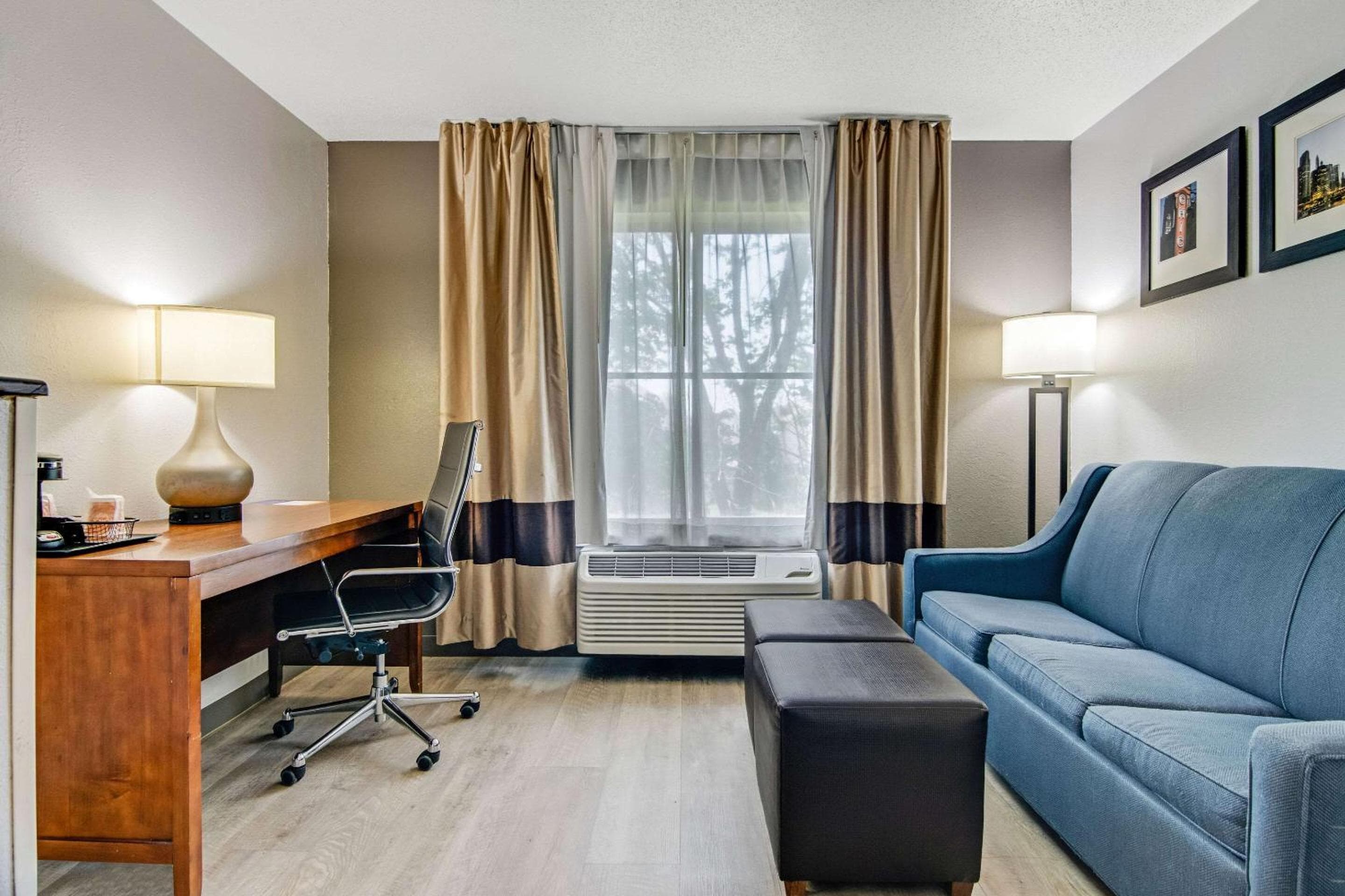 Comfort Suites near I-80 and I-94