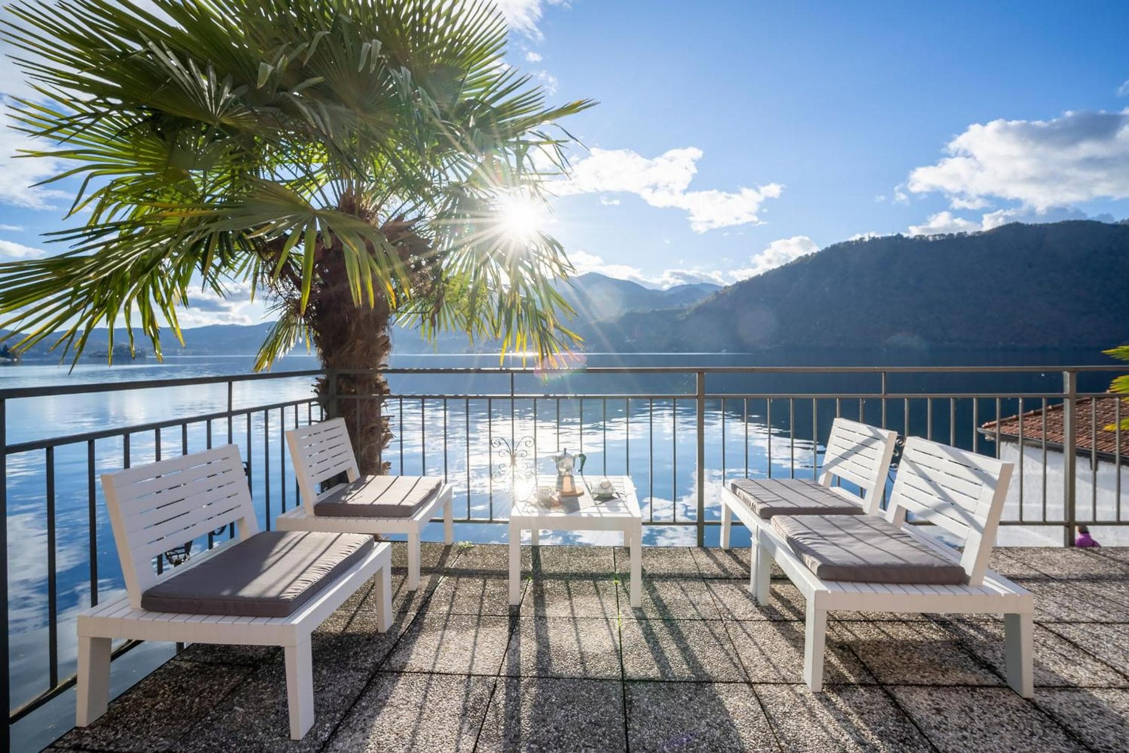 Casa delle Palme con terrazza sul lago e spiaggia