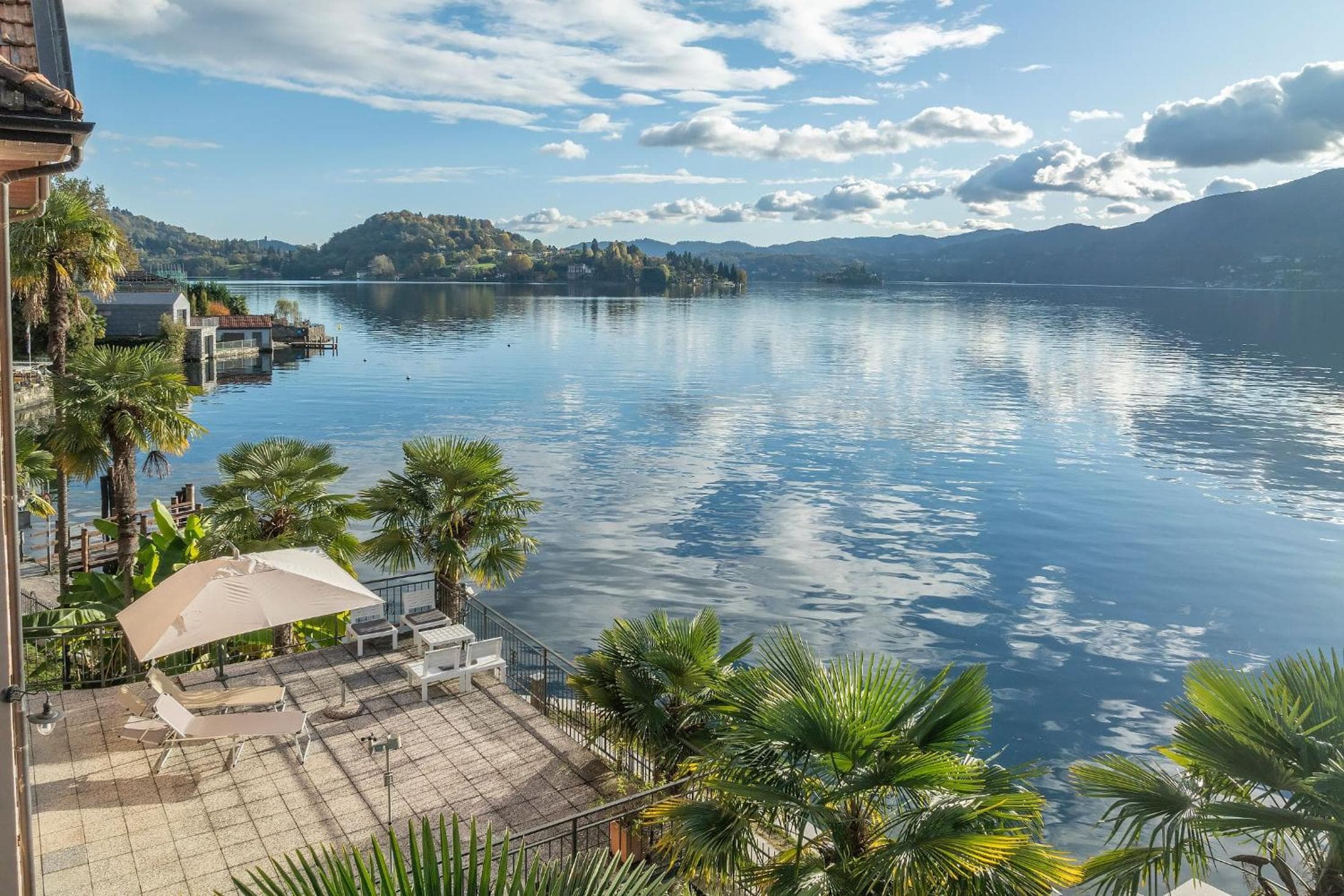 Casa delle Palme con terrazza sul lago e spiaggia