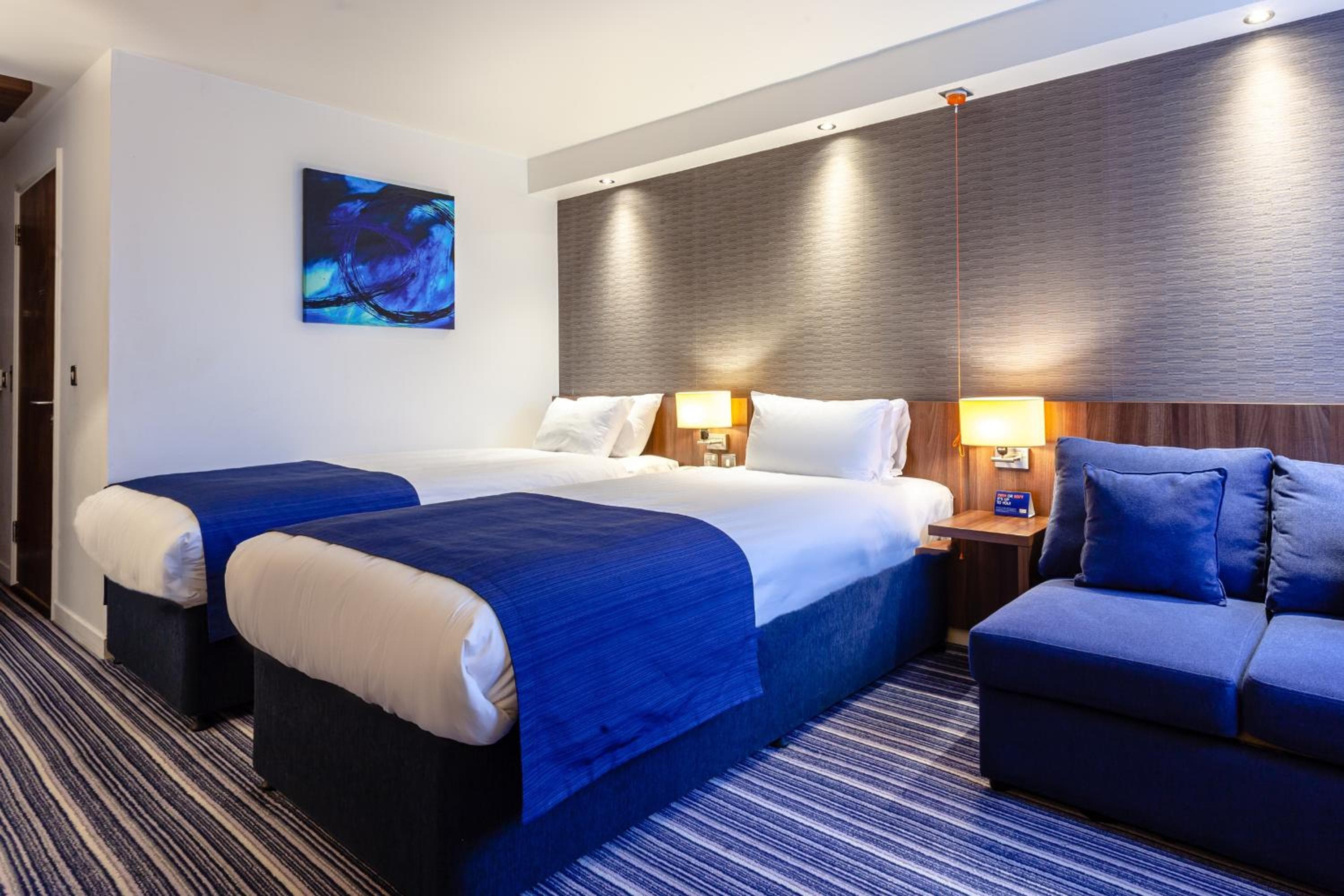 Holiday Inn Express Edinburgh Airport by IHG