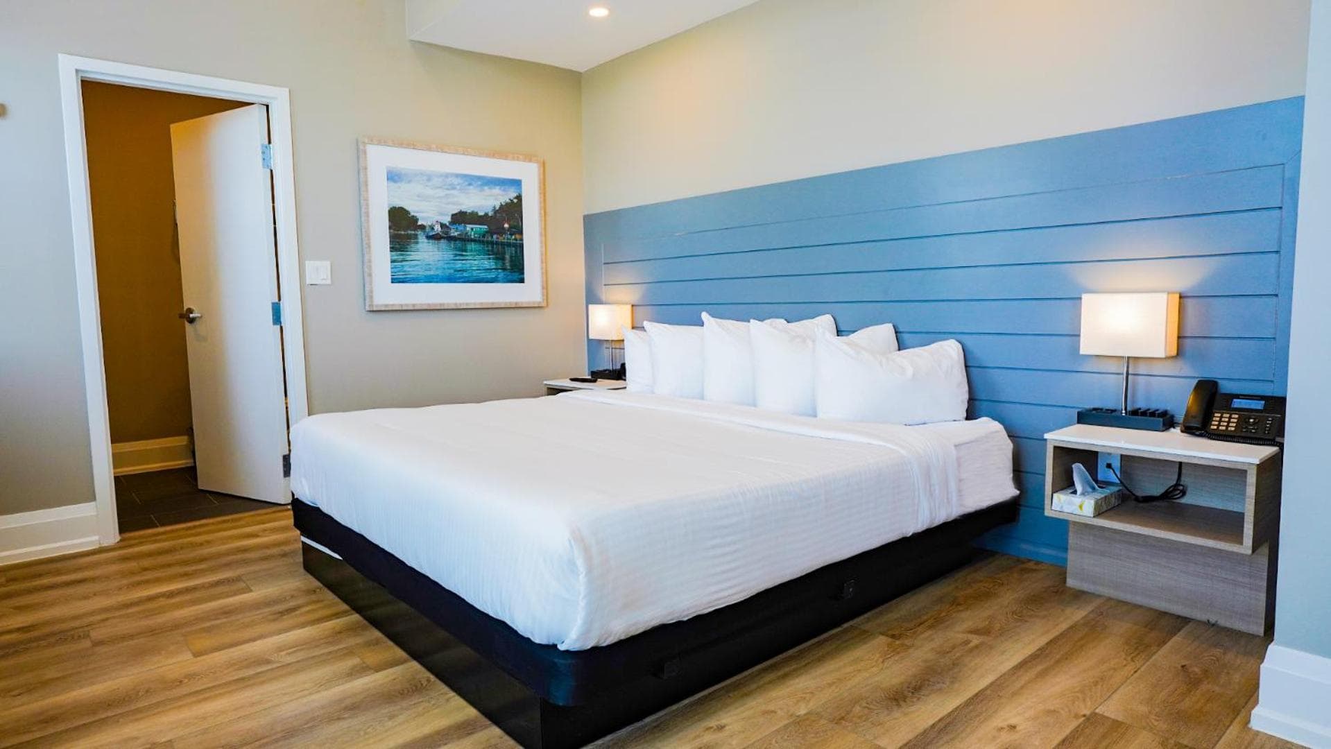 Colonial Hotel & Suites