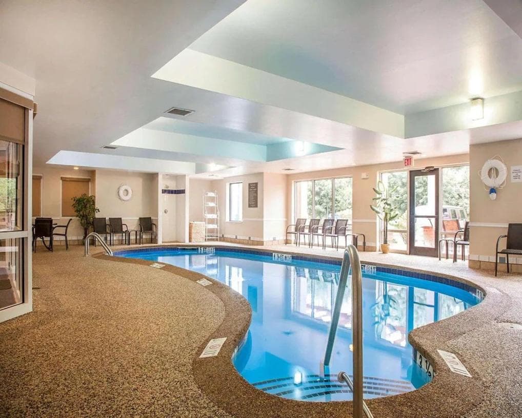Comfort Suites West Warwick - Providence