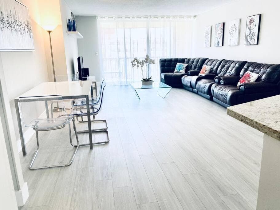 MODERN 2BR 2BA CONDO near AVENTURA! Wi-Fi! Parking