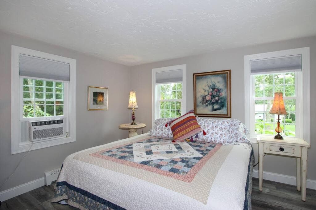 Completely renovated 3 bedroom Jewel by the sea