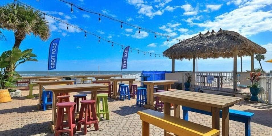 Luxury Beach Condos with Pool and Tiki Bar!