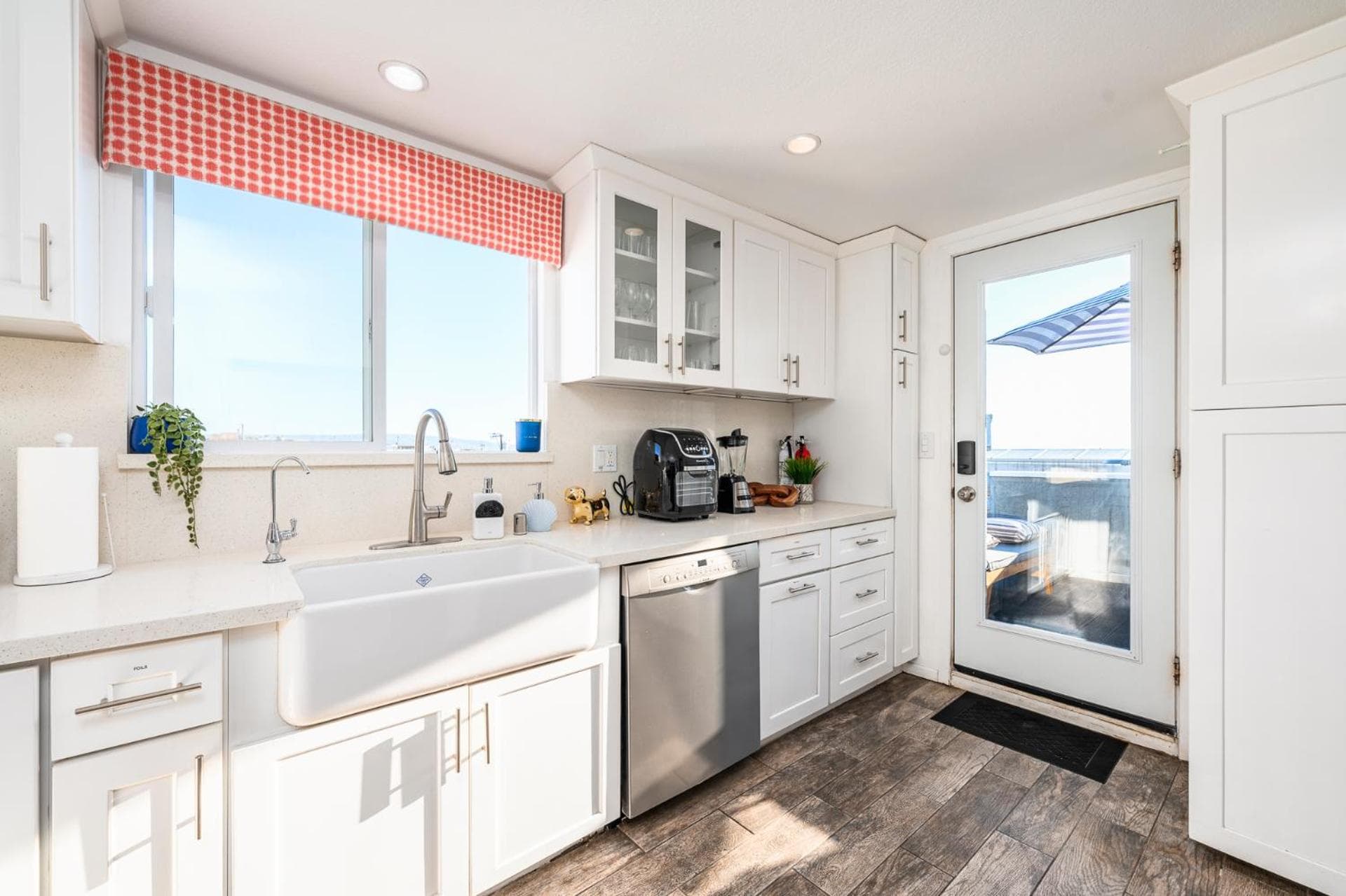 Beachside Luxury 4BR Arcade Fun Ocean Views