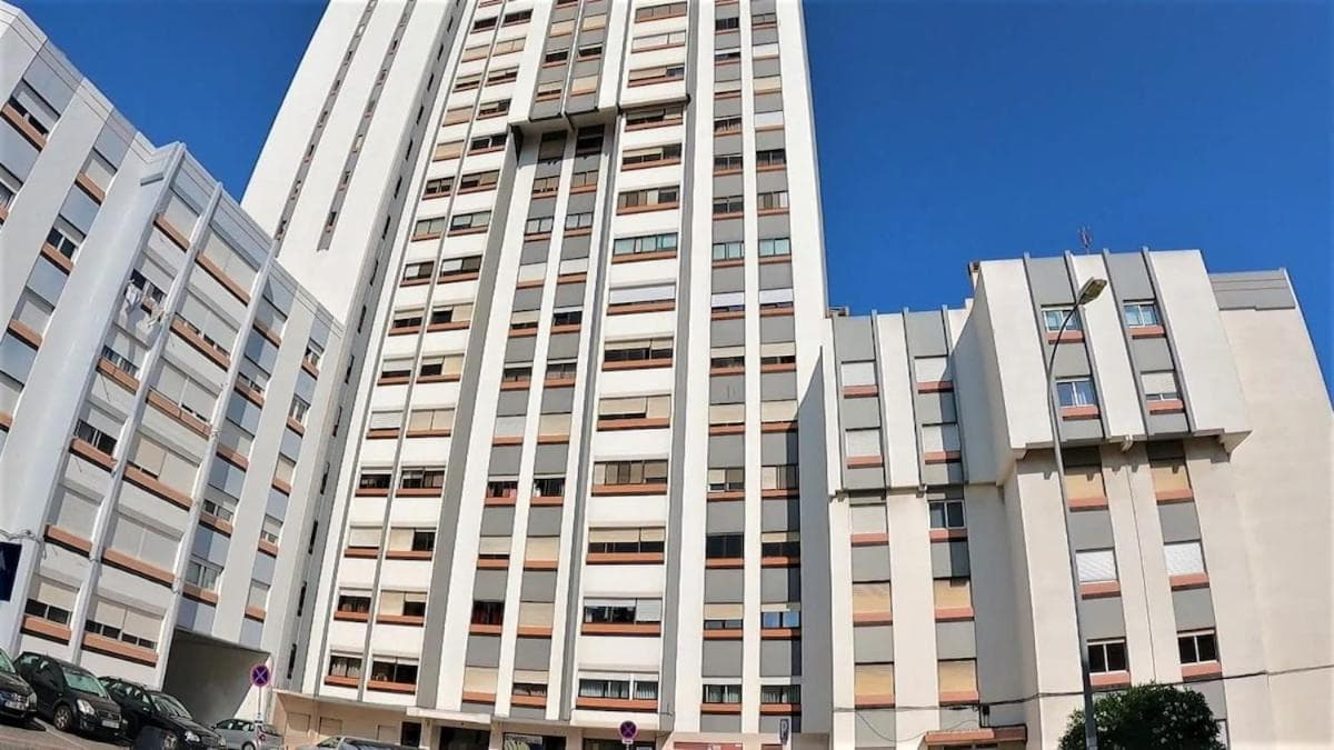 Lisbon T2 apartment in condominium in Linda-a-Velha Oeiras Lisbon