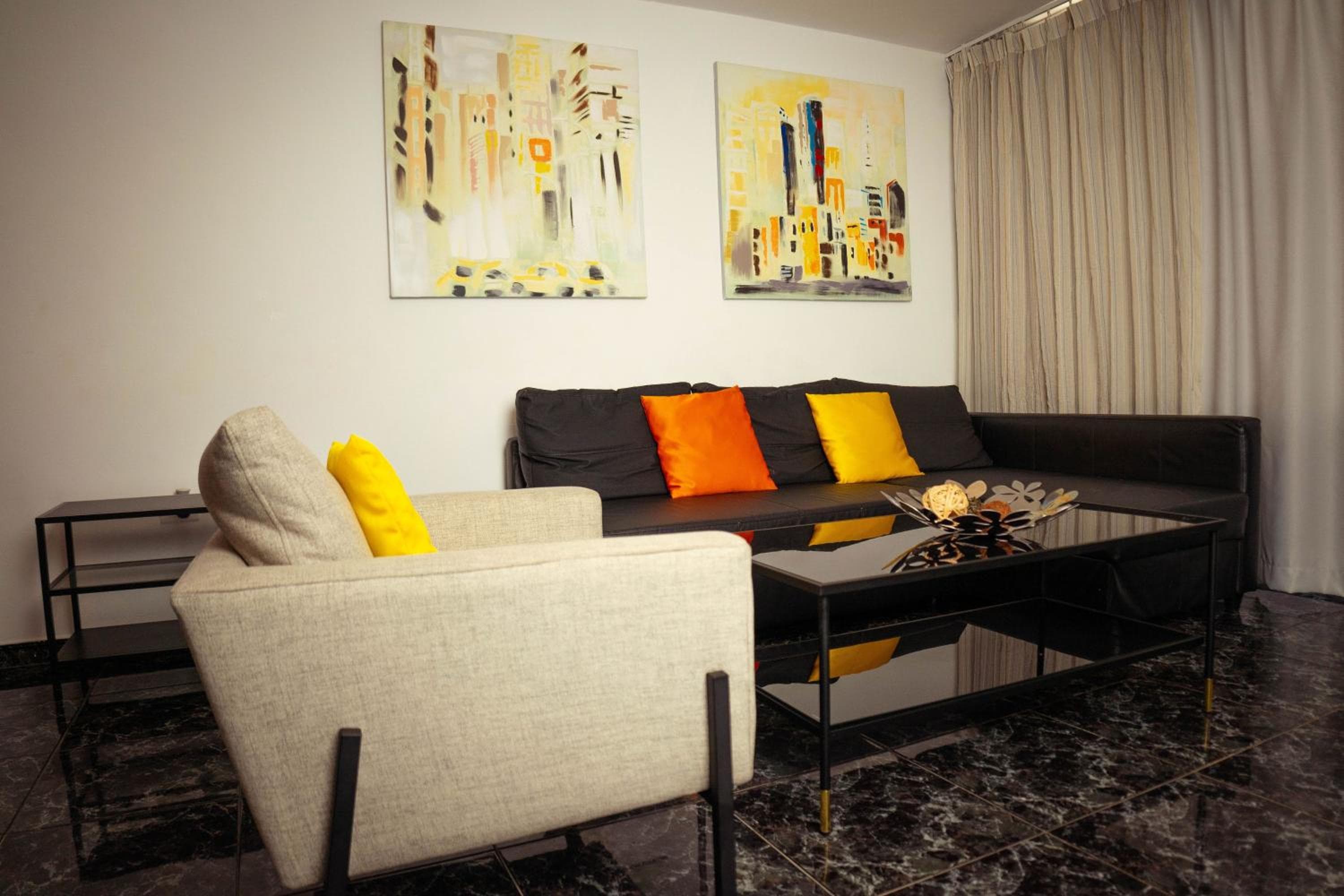 Residenciales H1 & H2 - Breakfast & Room Service - Airport close