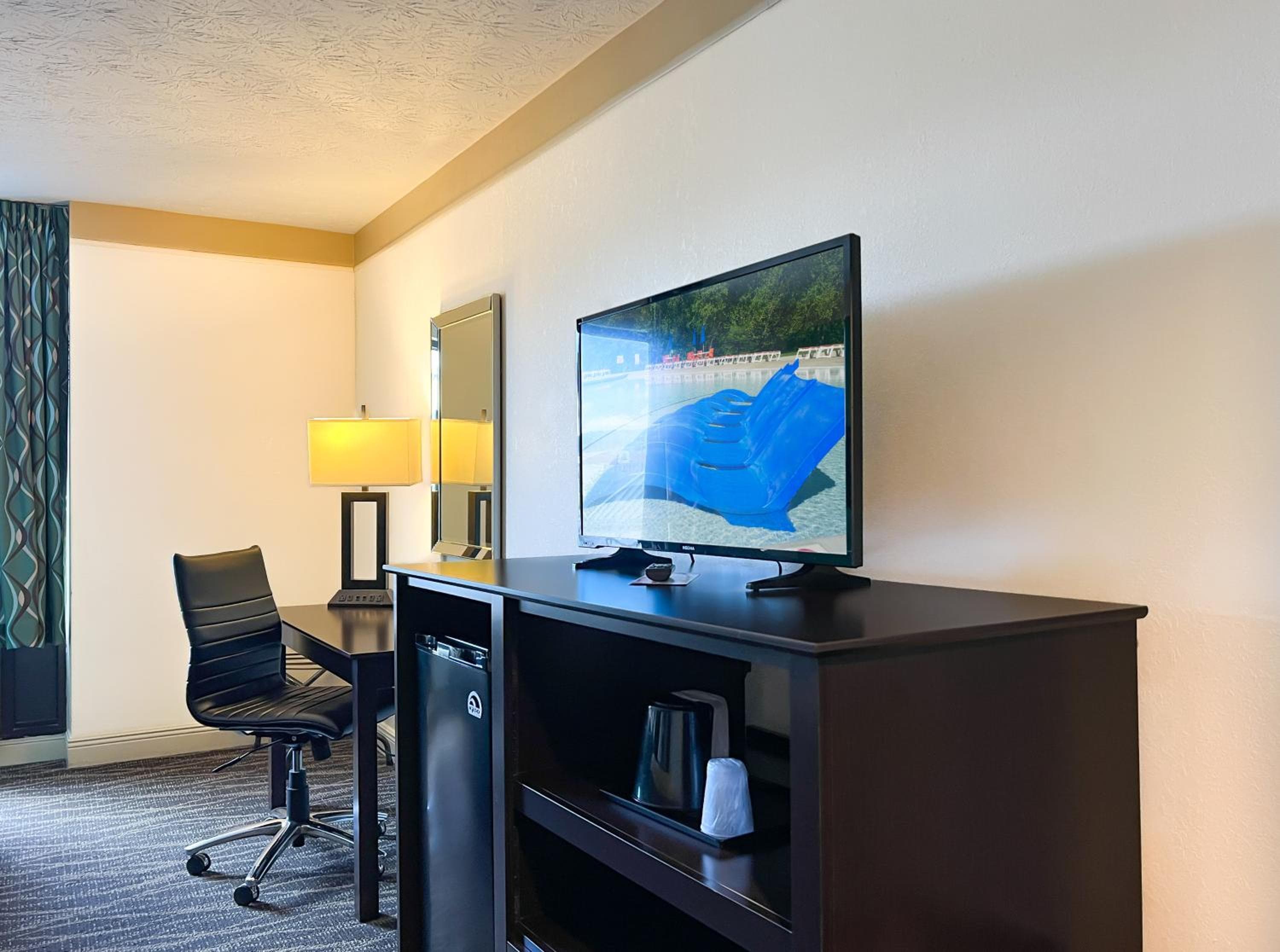 Country Cascades Waterpark Resort