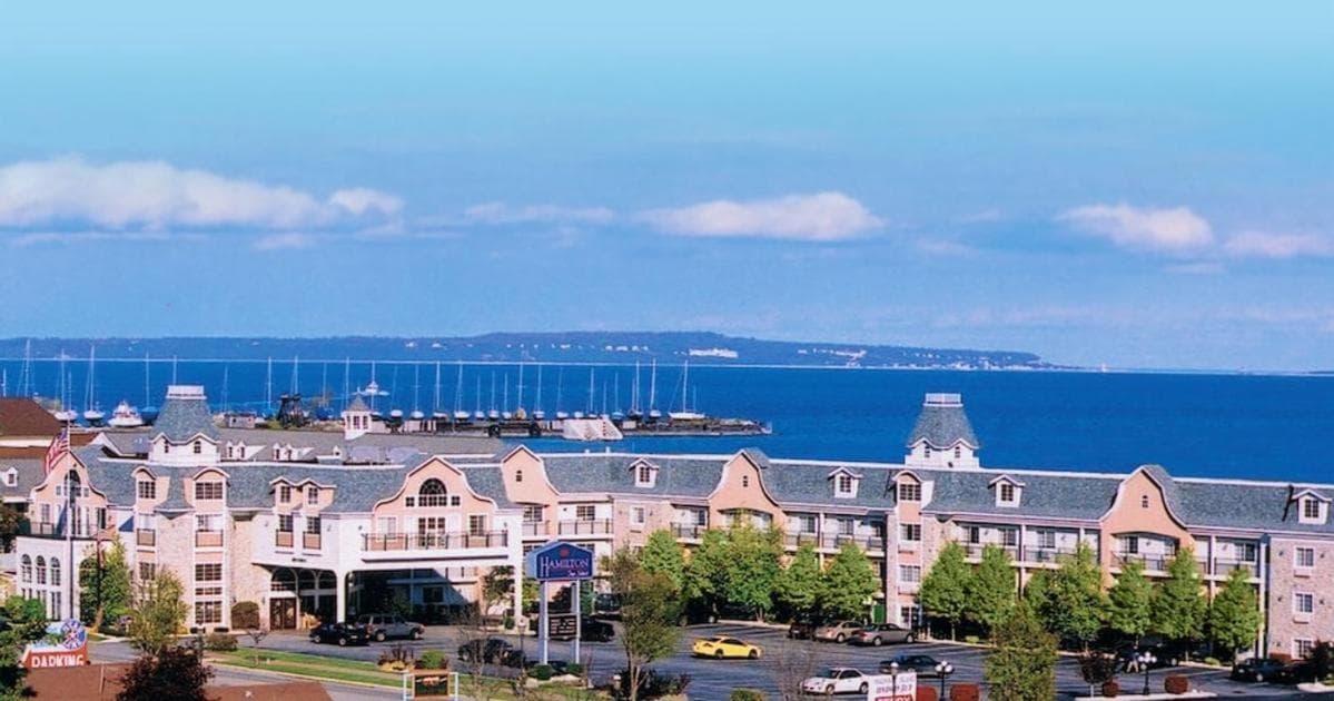 Hamilton Inn Select Beachfront Mackinaw City