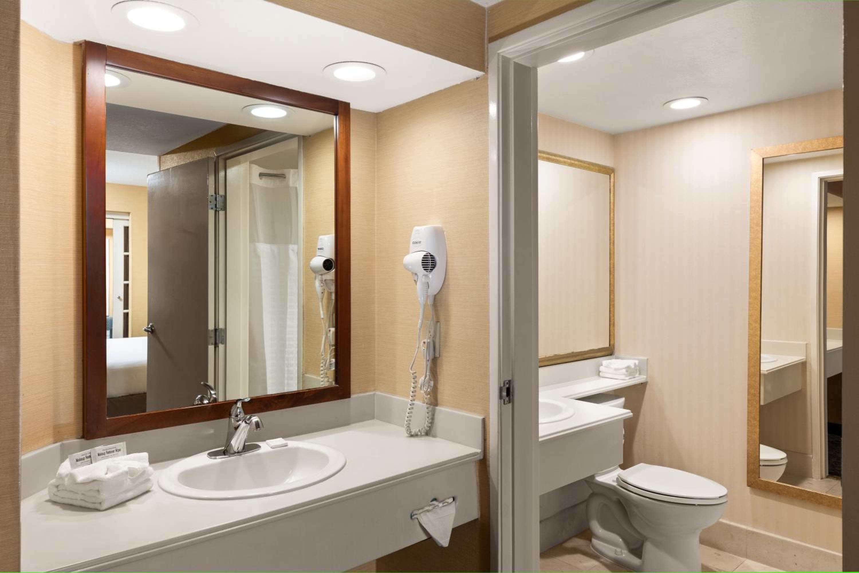 Anaheim Portofino Inn & Suites