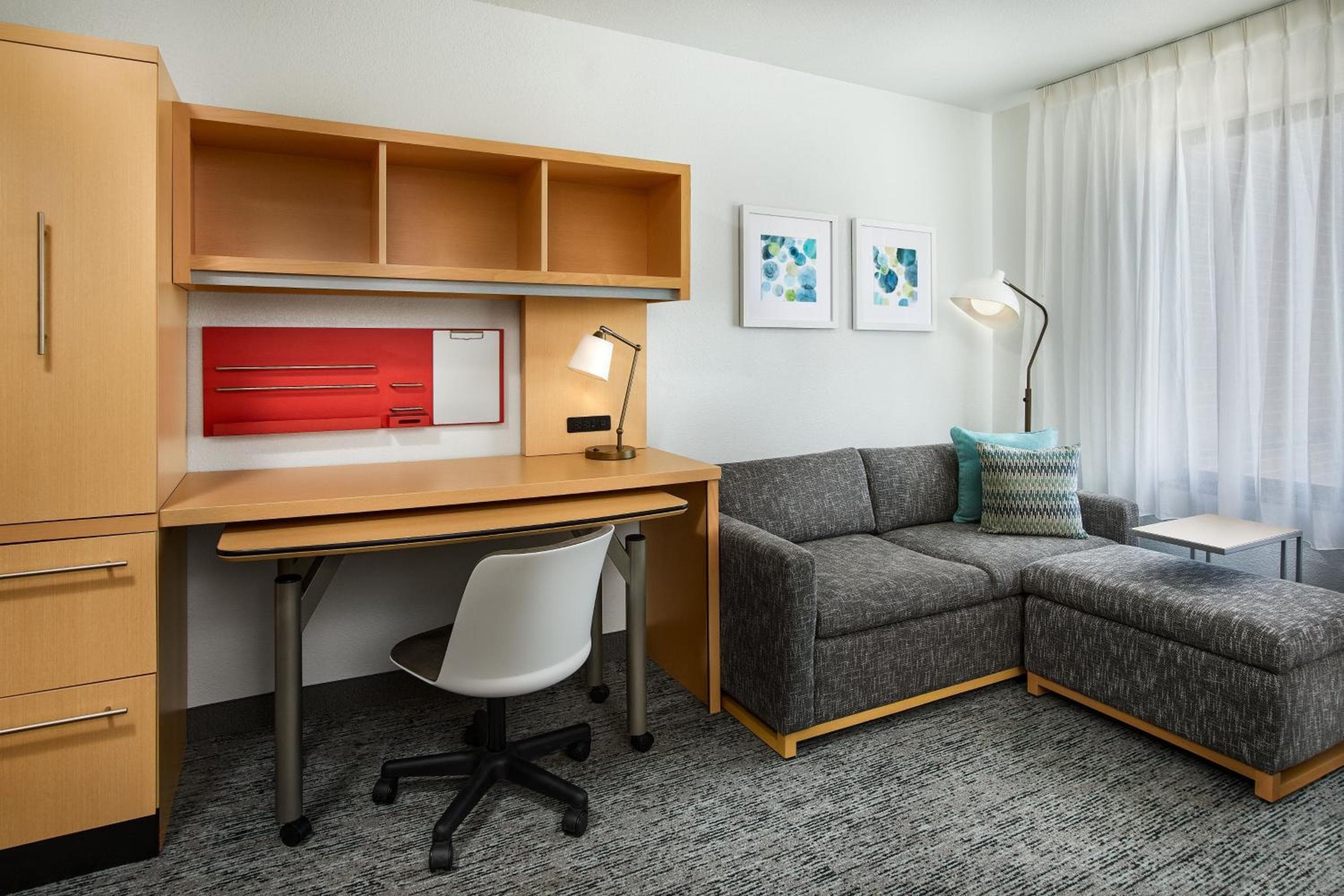 TownePlace Suites by Marriott Garden City
