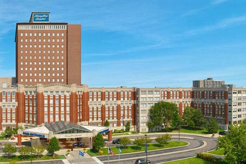 Less than 1mi to Little Caesars Arena, 2BR with Free Parking