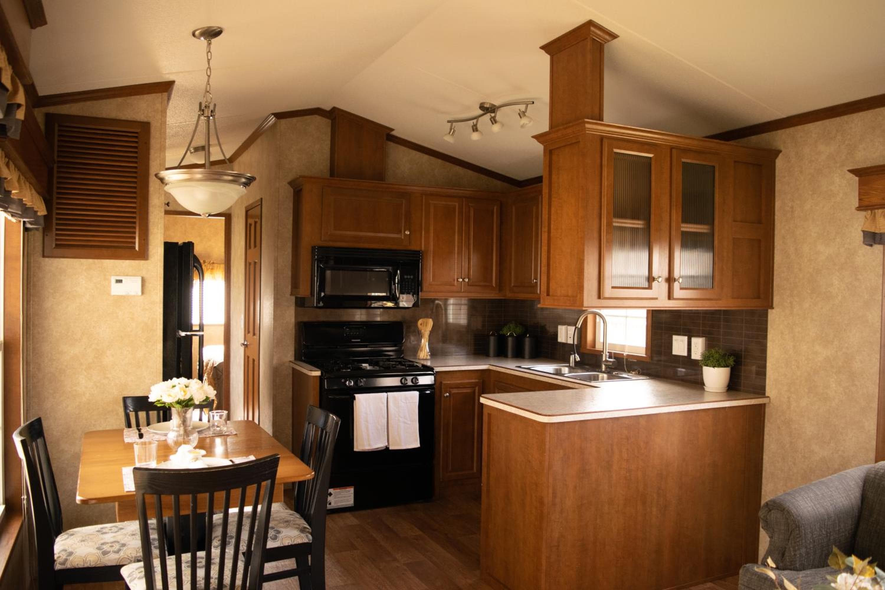 Vine Ridge Resort - Cottages