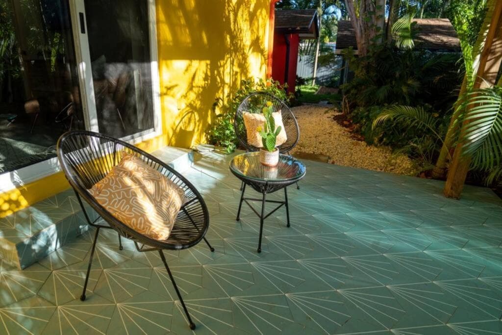 Villa Tropical - Your private Miami Resort with a heated pool