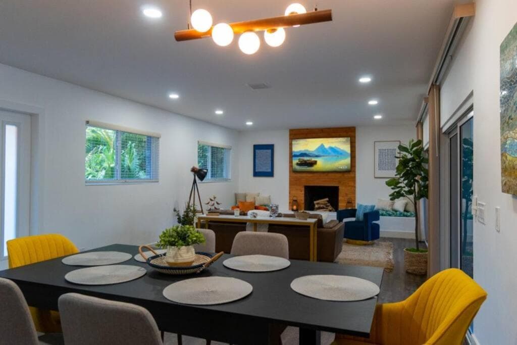 Villa Tropical - Your private Miami Resort with a heated pool