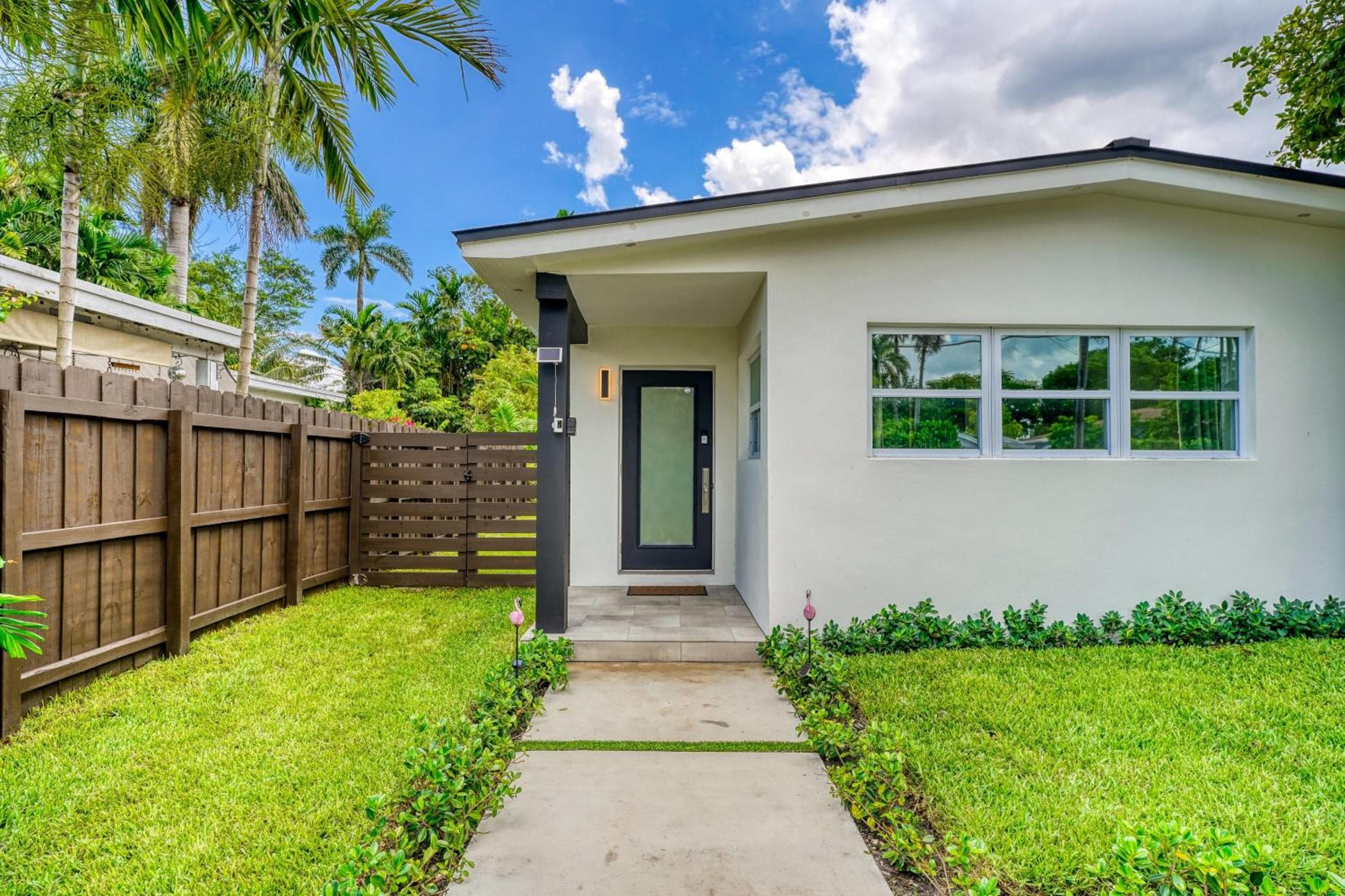 Casa Ana - Cozy space hot tub and large fenced yard