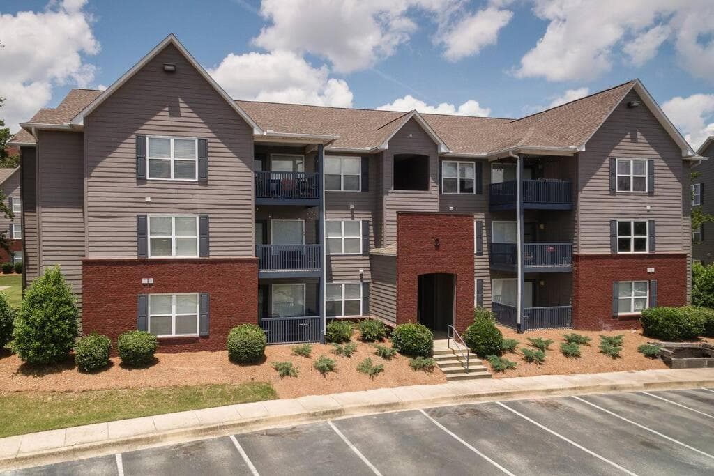 Vibrant Living Near Auburn University l 4BR 4BA