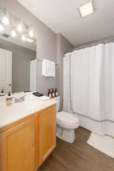 Vibrant Living Near Auburn University l 4BR 4BA