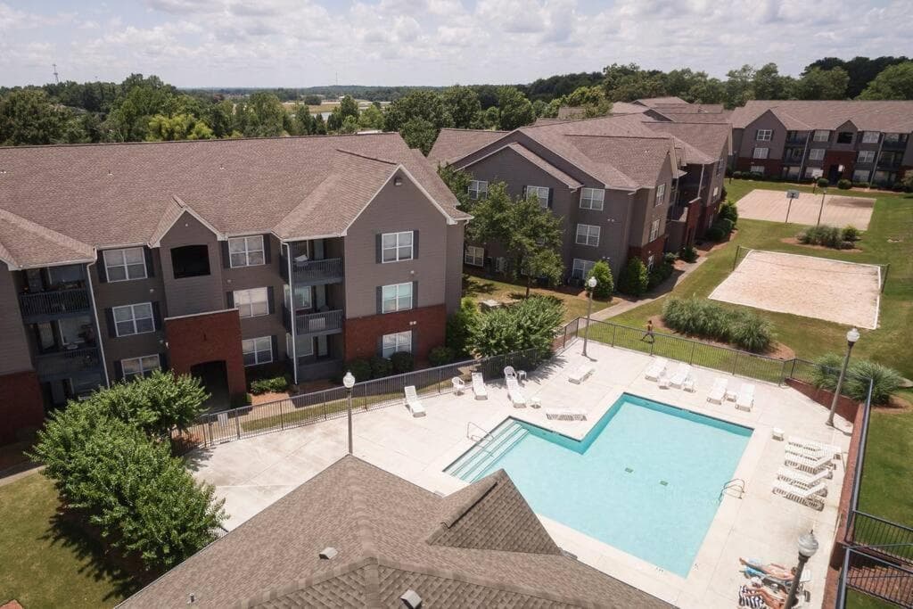 Vibrant Living Near Auburn University l 4BR 4BA