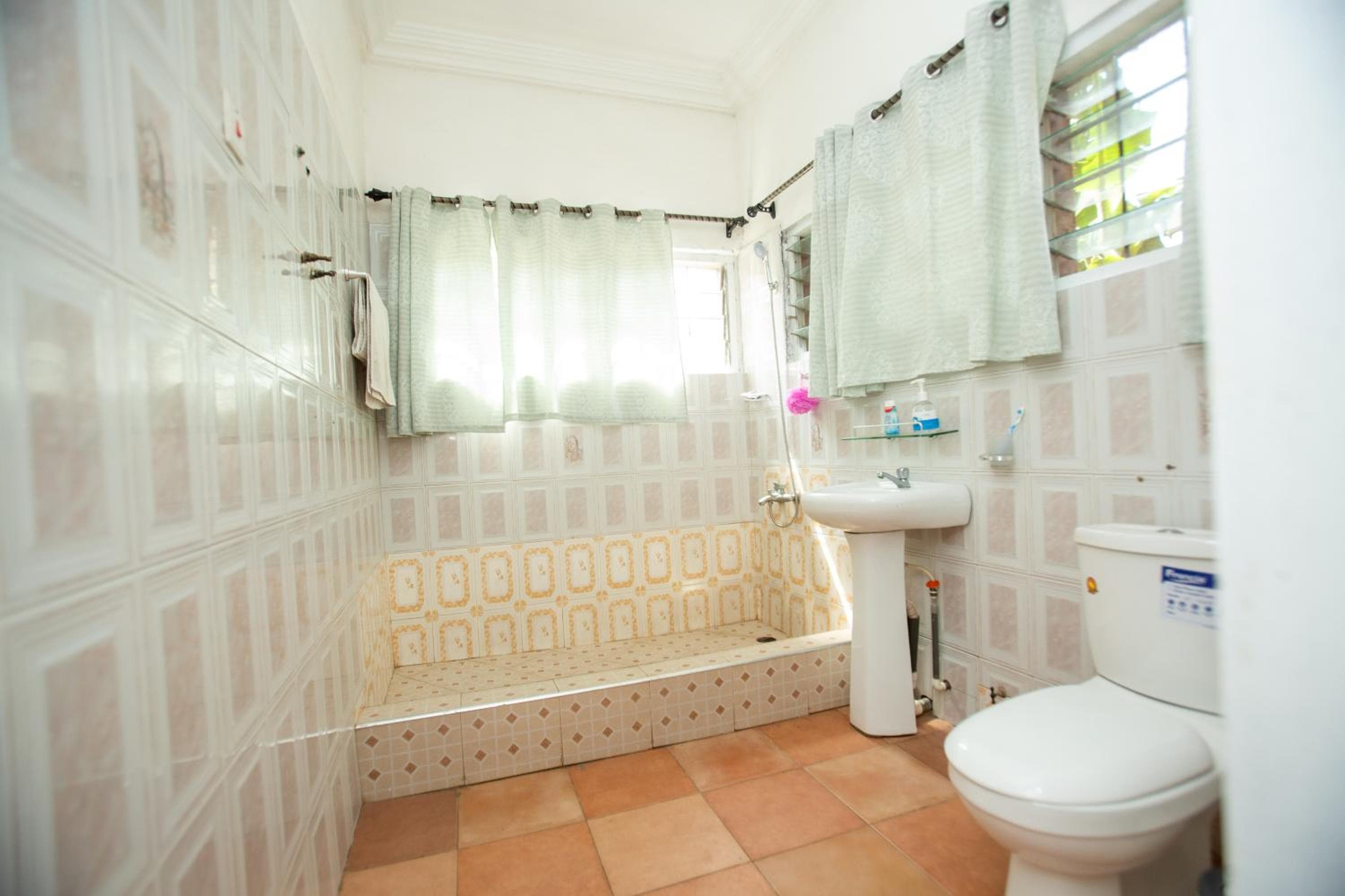 JesLuv Lodge - West Hills Mall, Accra