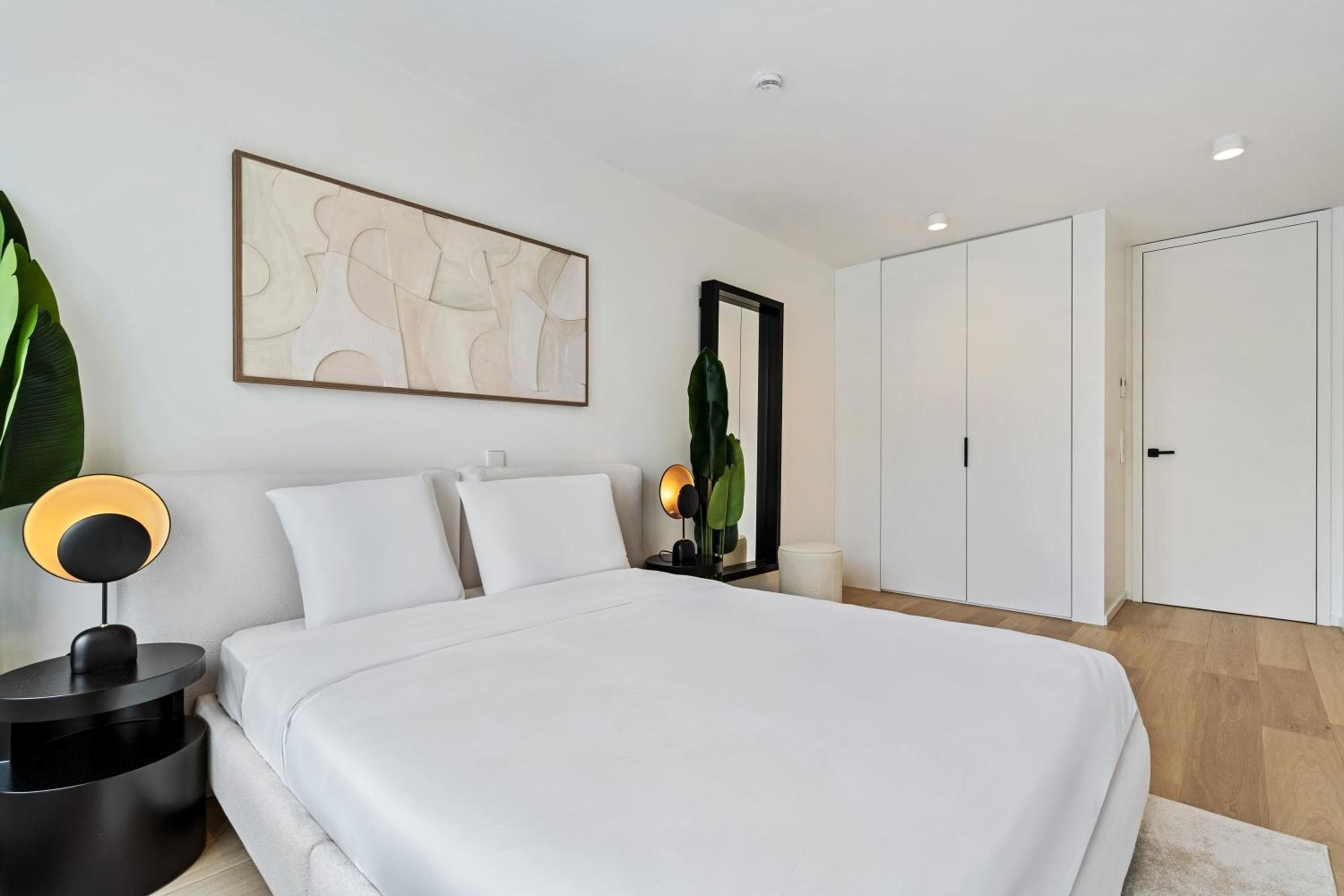 Spacious 6th-Floor Gem: Modernity Meets Comfort