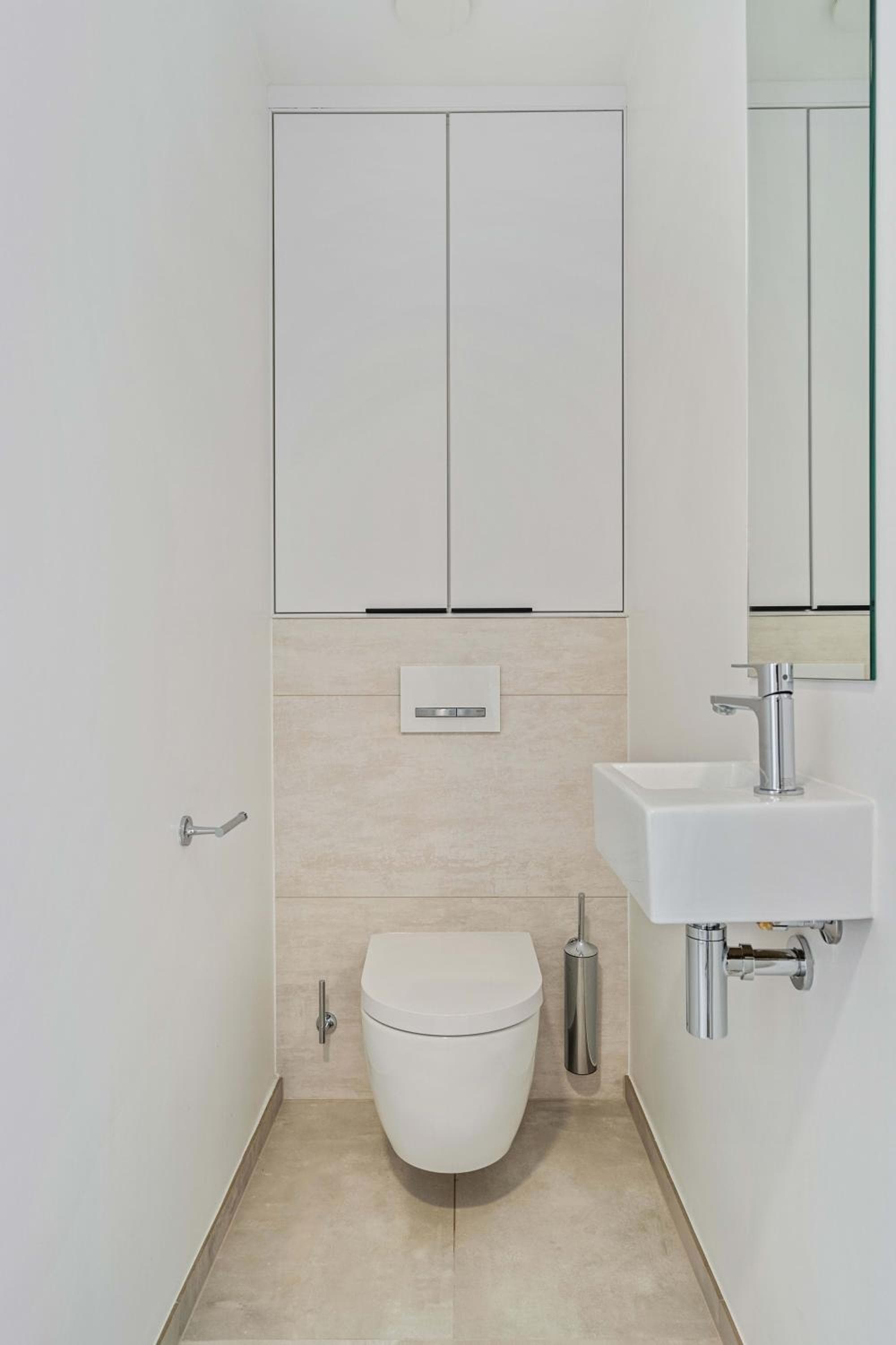 Spacious 6th-Floor Gem: Modernity Meets Comfort