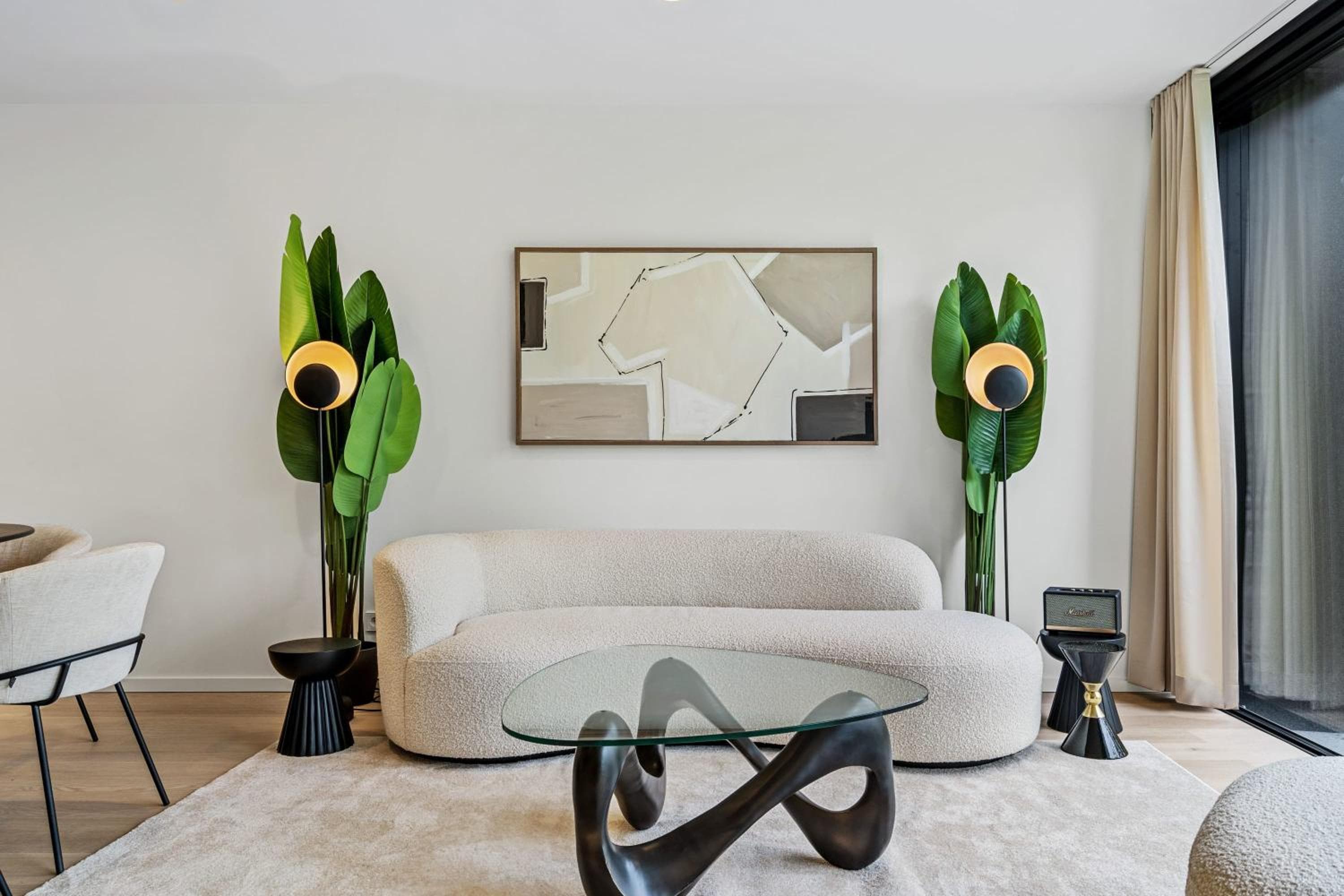 Upscale Urban Apartment Style & Comfort for Six