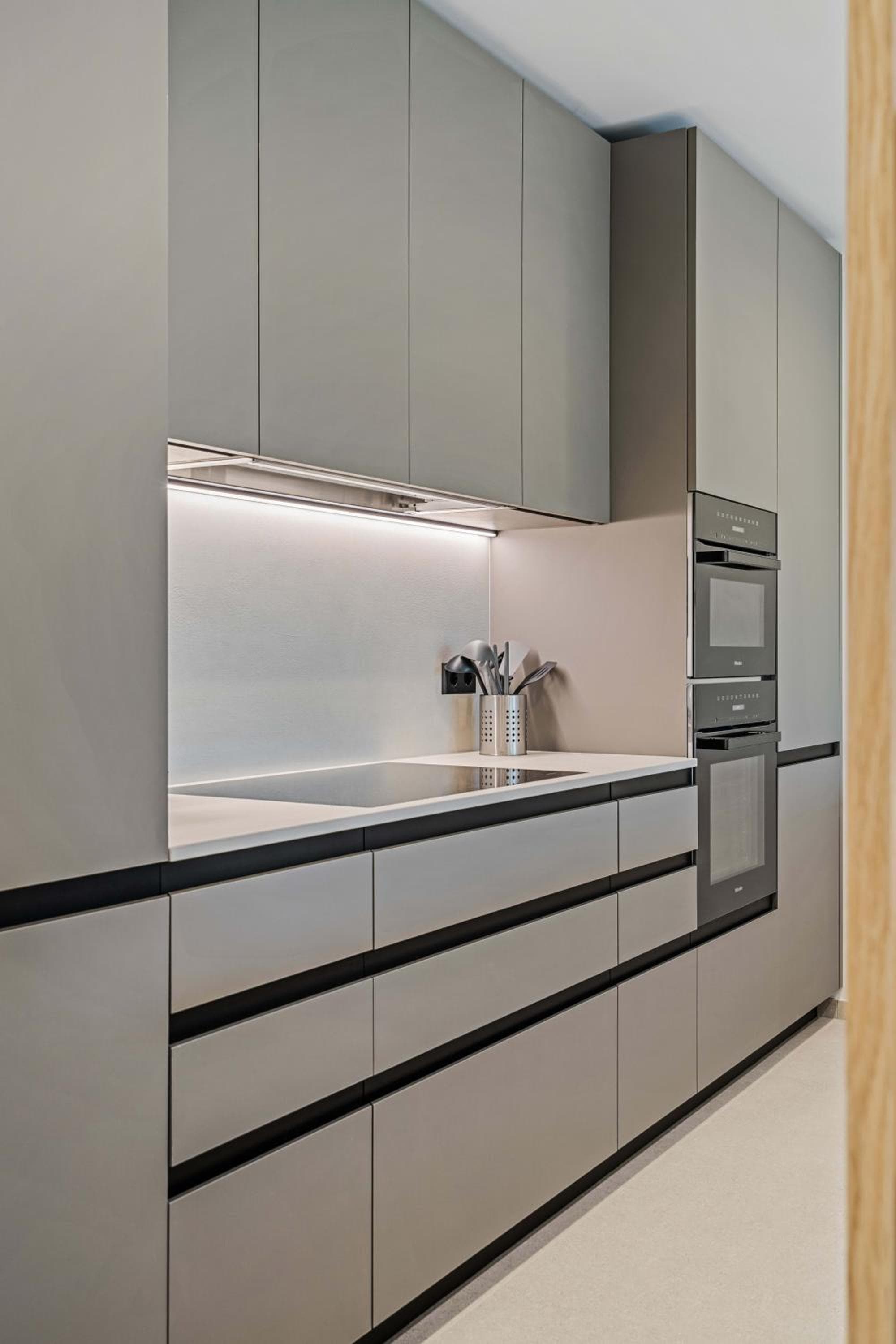 Upscale Urban Apartment Style & Comfort for Six