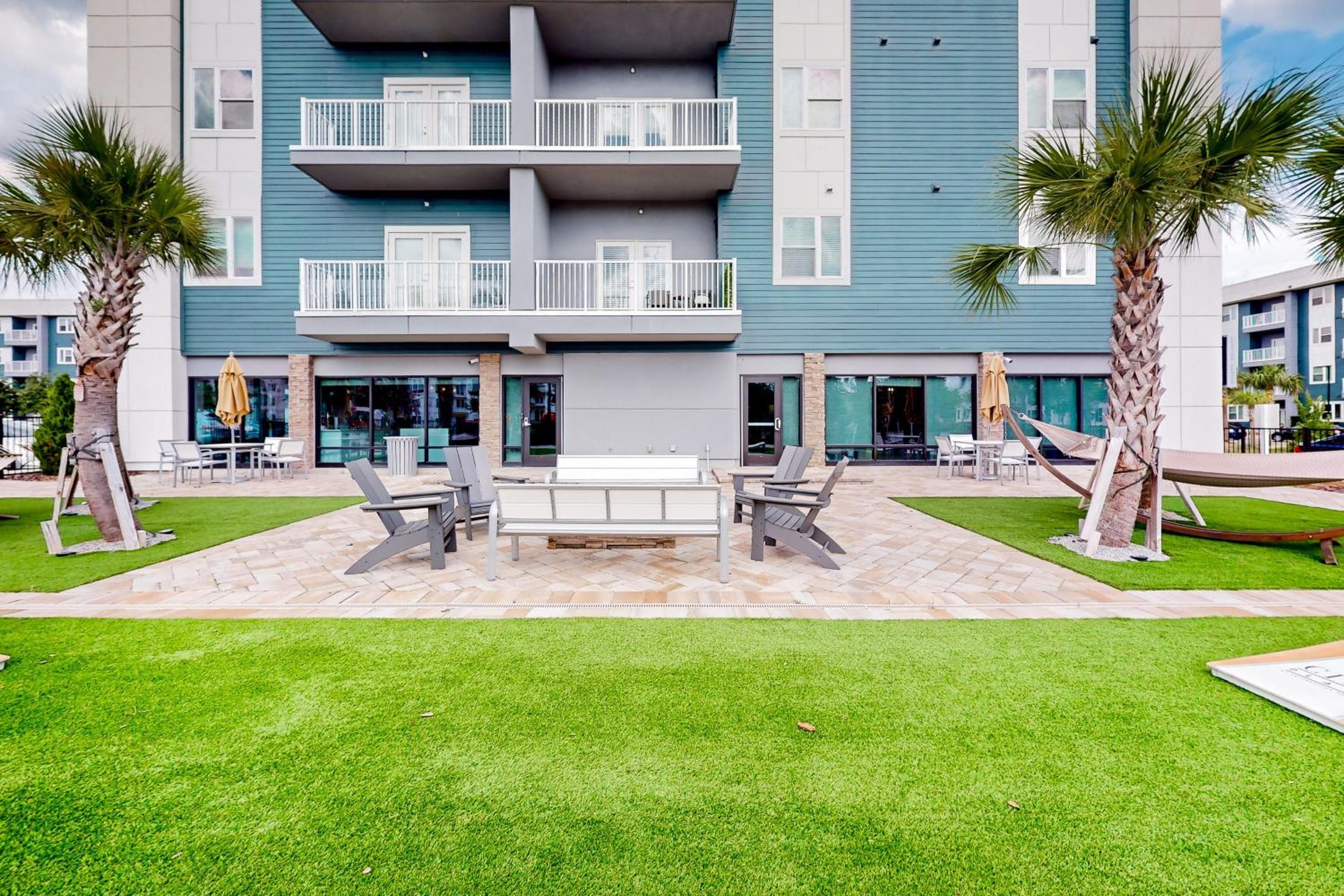 2 Mi to UF Campus! Dog-Friendly Condo w/ Pool