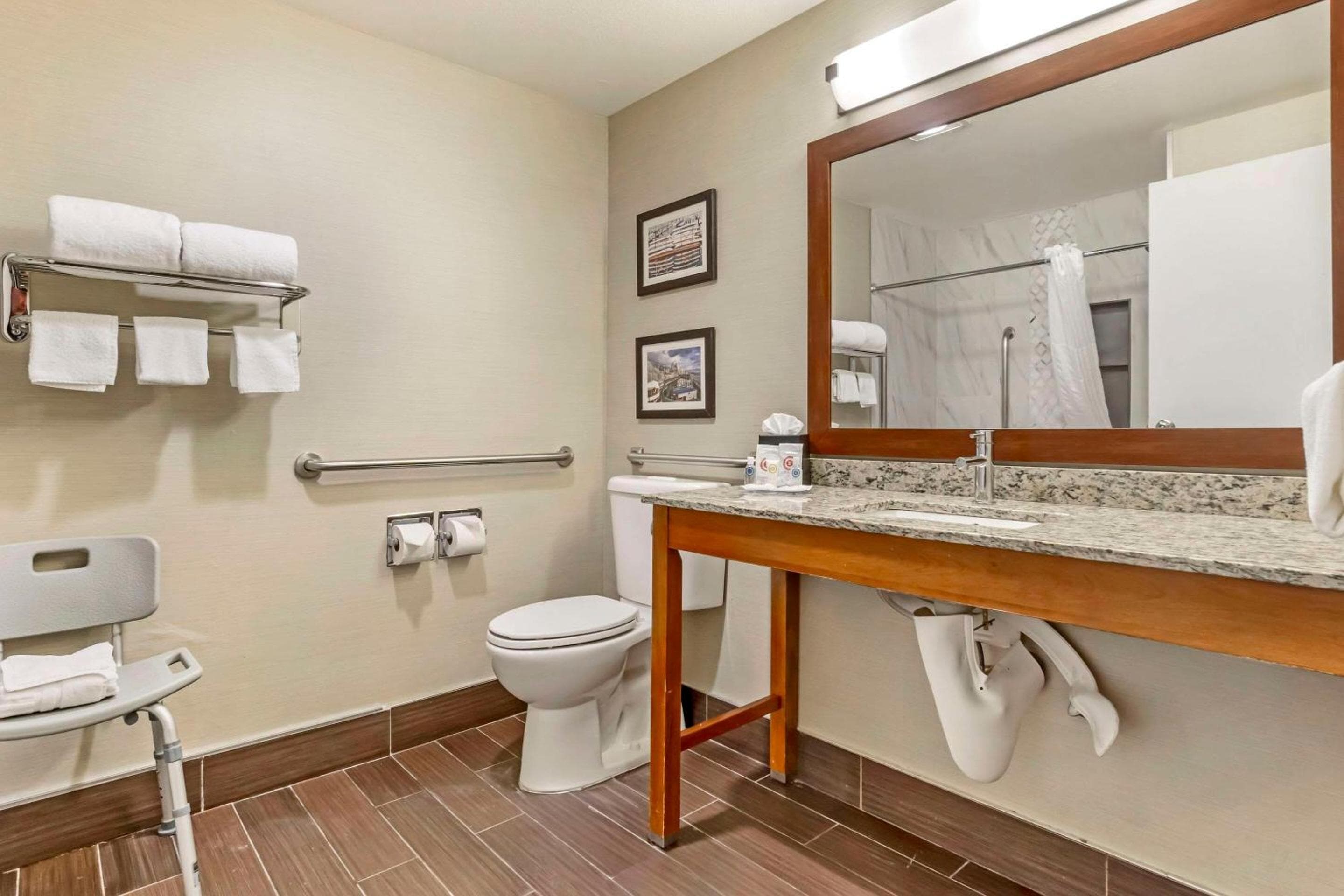 Comfort Inn & Suites Sea-Tac Airport