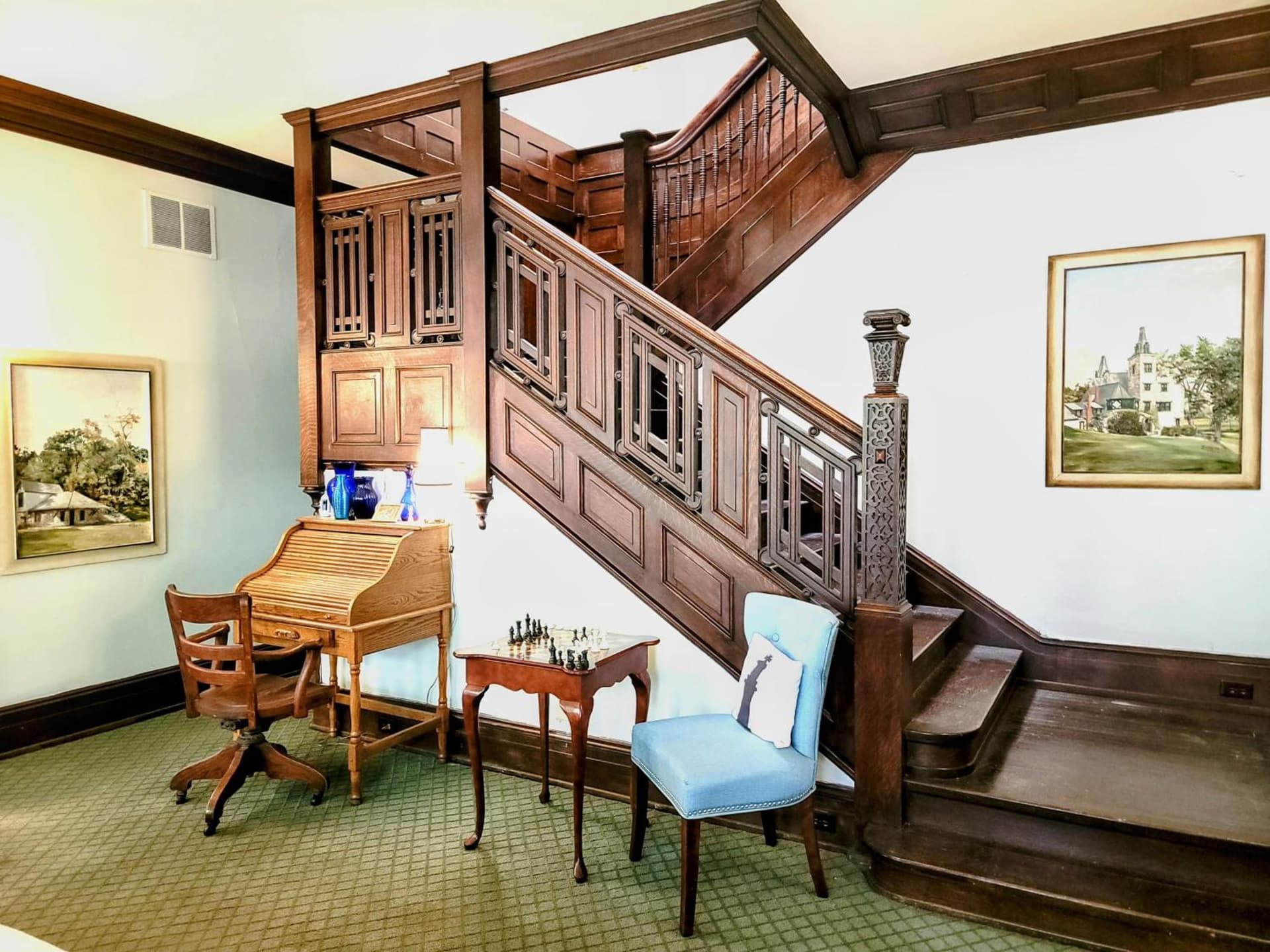 The Kings Throne Inn and Guest House